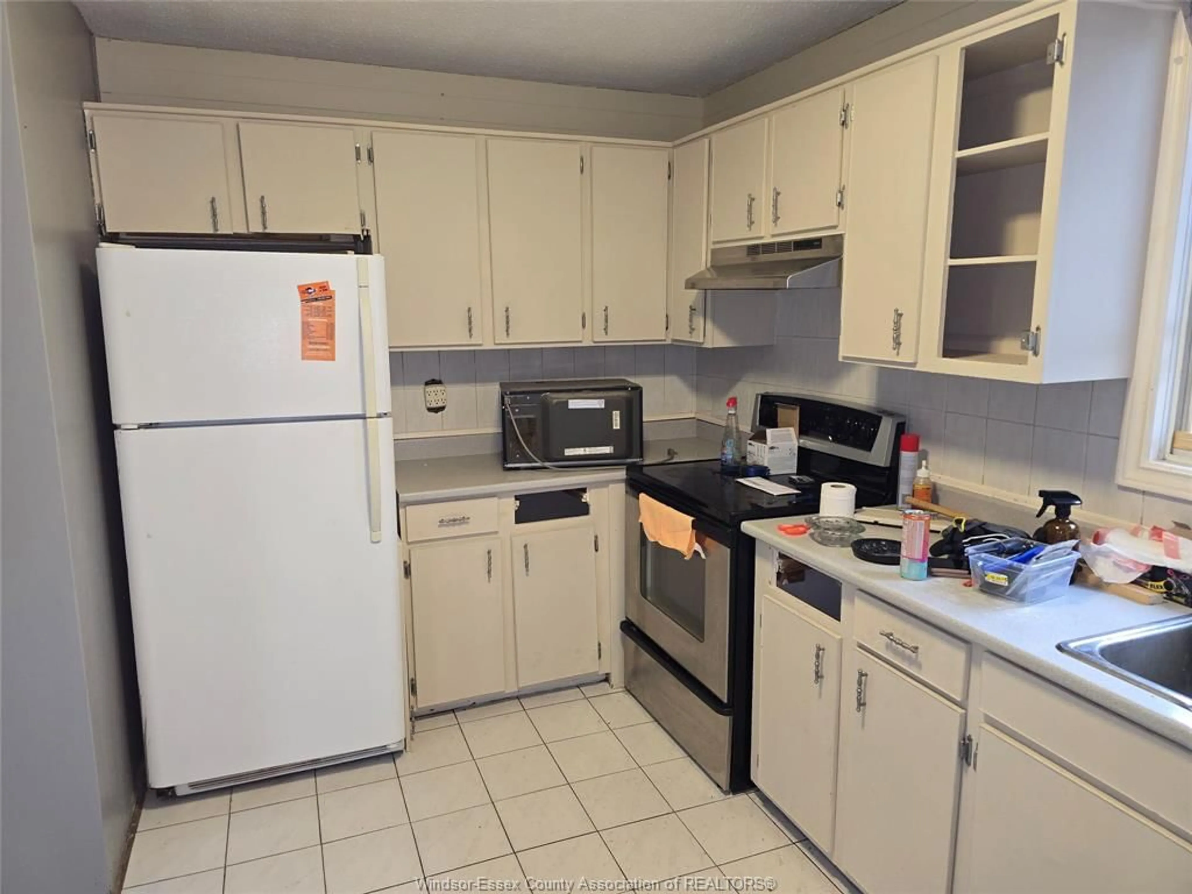 Standard kitchen, unknown for 1318 BAYSWATER, Windsor Ontario N8S 4K6