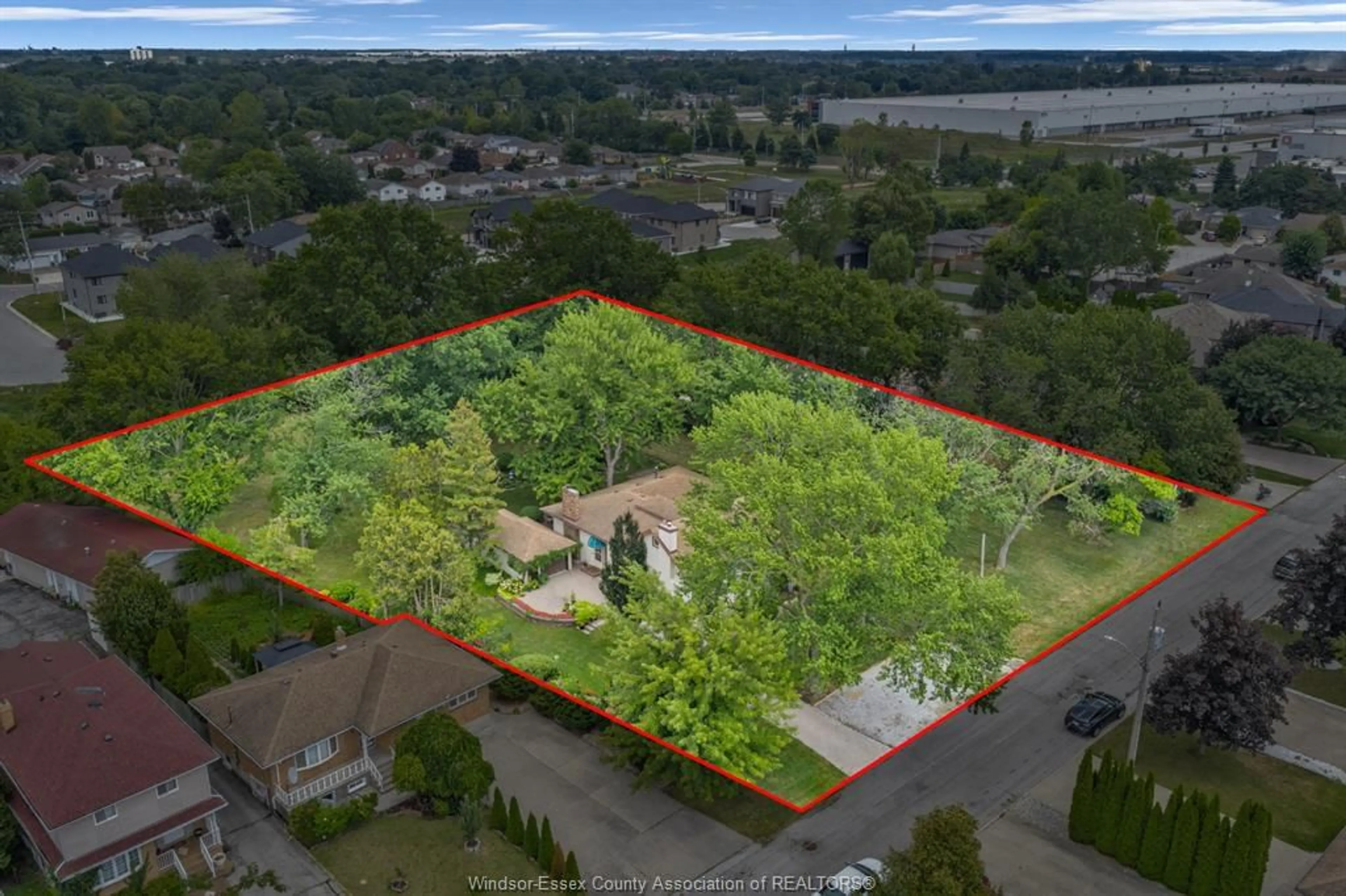A pic from outside/outdoor area/front of a property/back of a property/a pic from drone, unknown for 2702 TOURANGEAU, Windsor Ontario N8W 4P3