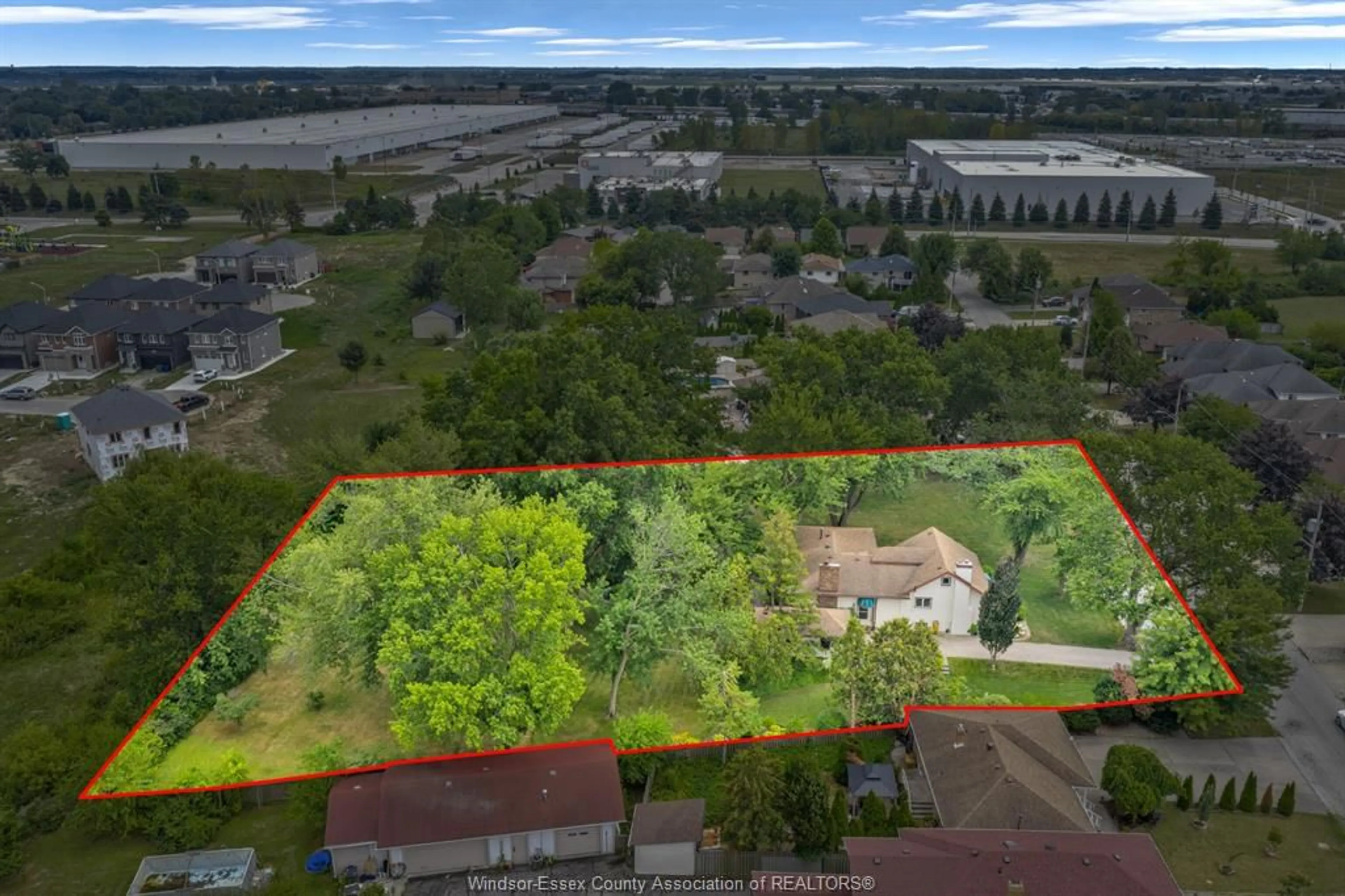 A pic from outside/outdoor area/front of a property/back of a property/a pic from drone, unknown for 2702 TOURANGEAU, Windsor Ontario N8W 4P3