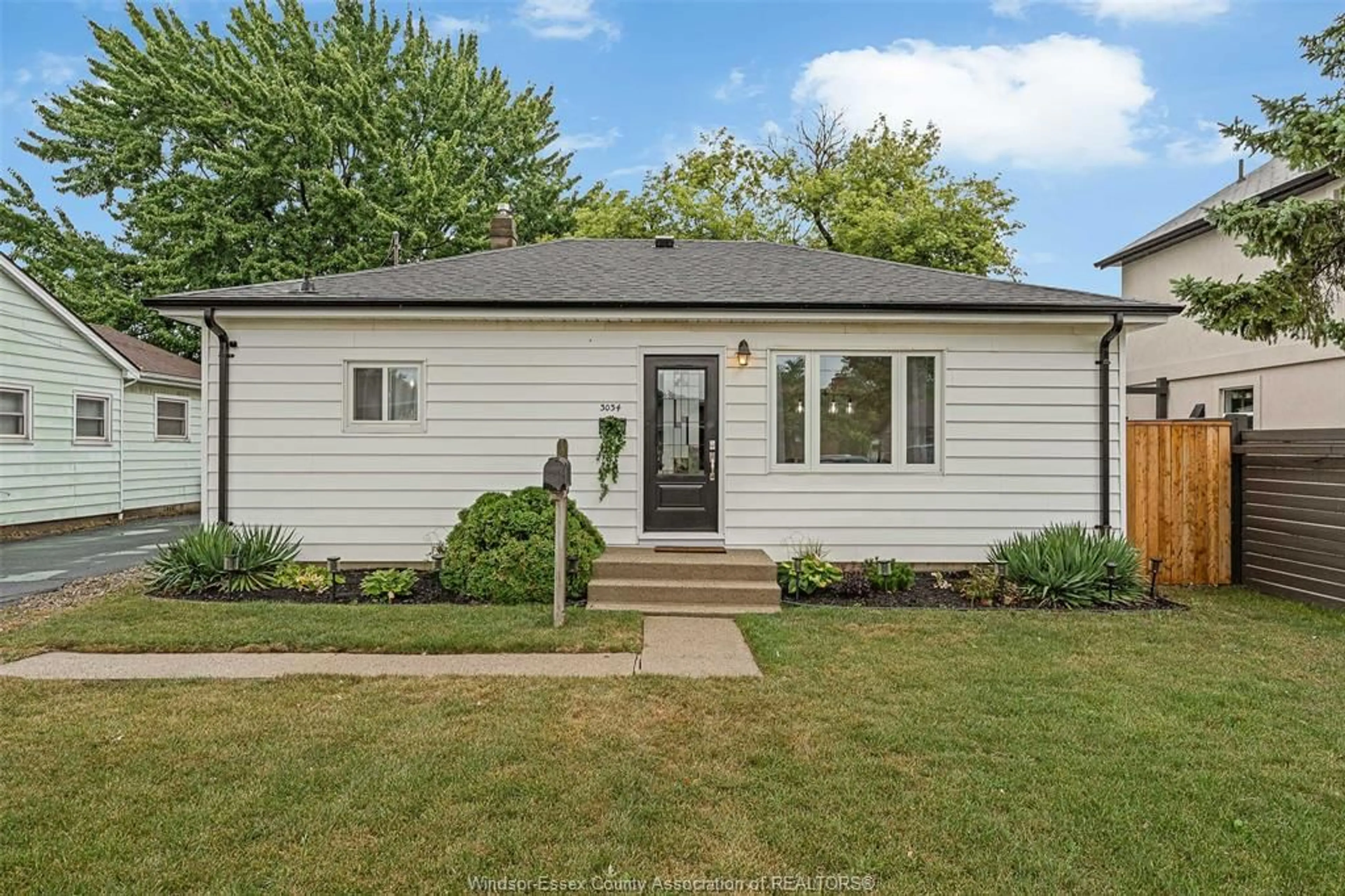 Home with vinyl exterior material, street for 3034 LLOYD GEORGE, Windsor Ontario N8T 2V2