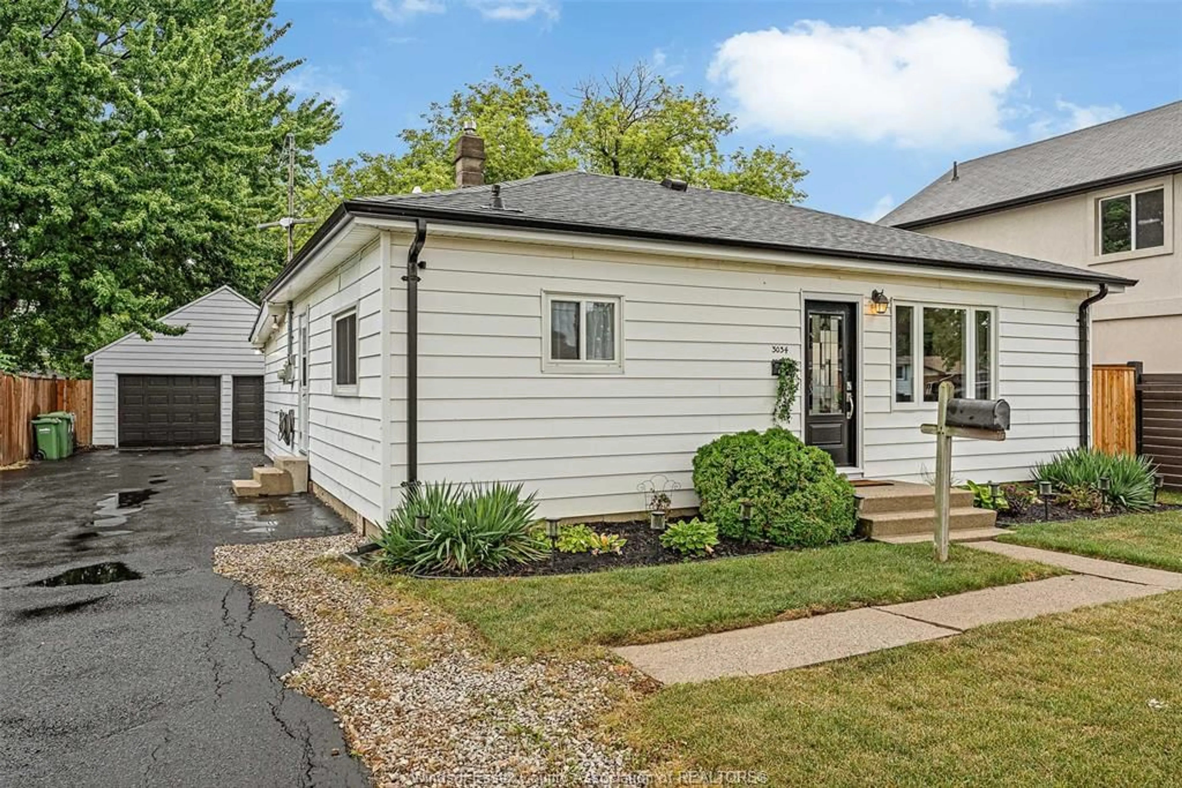 Home with vinyl exterior material, street for 3034 LLOYD GEORGE, Windsor Ontario N8T 2V2