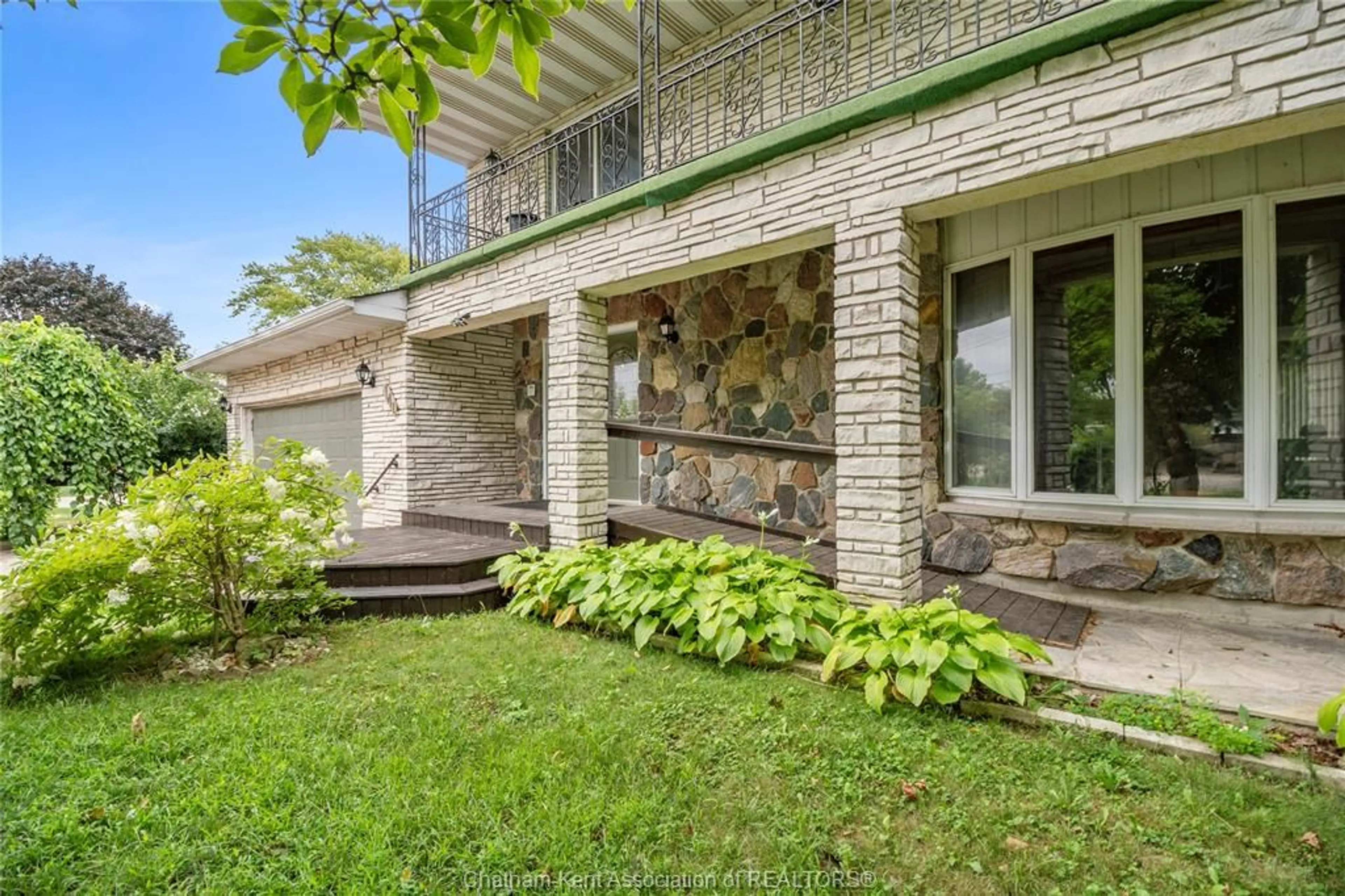 Patio, street for 140 Little St, Blenheim Ontario N0P 1A0
