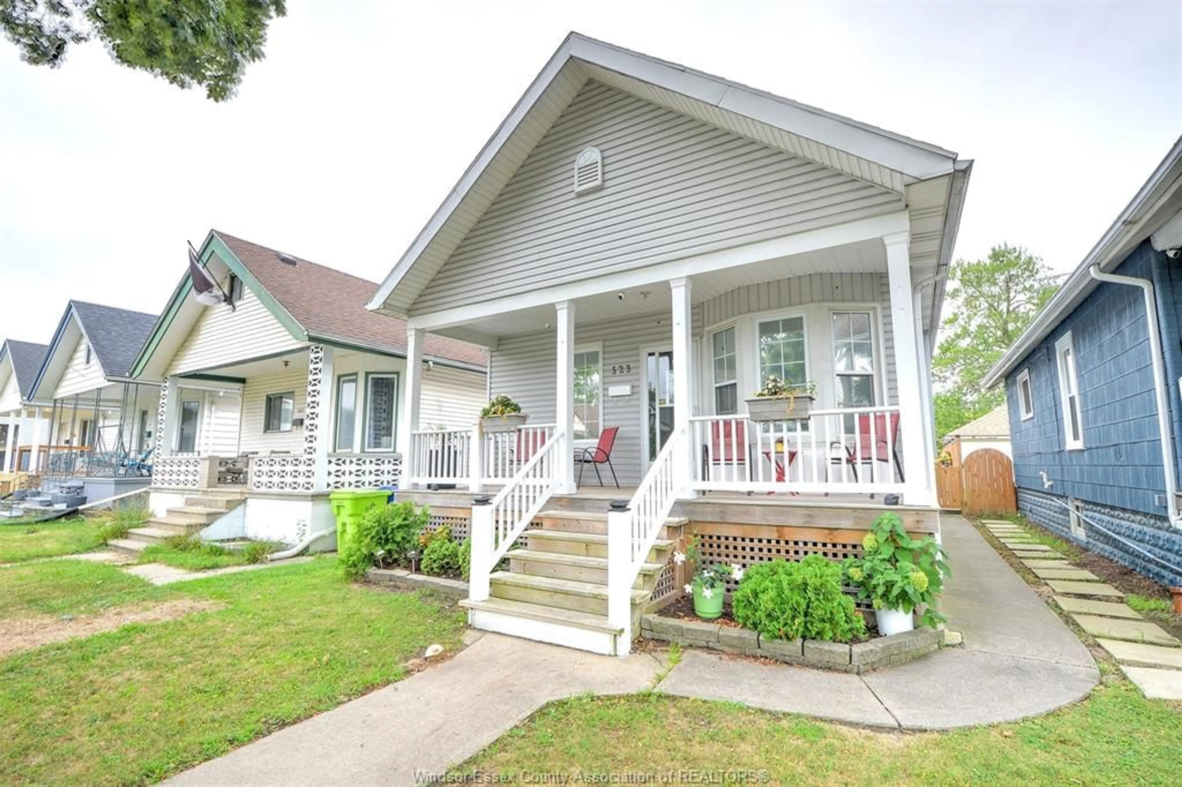 Home with vinyl exterior material, street for 523 ELM, Windsor Ontario N9A 5H2