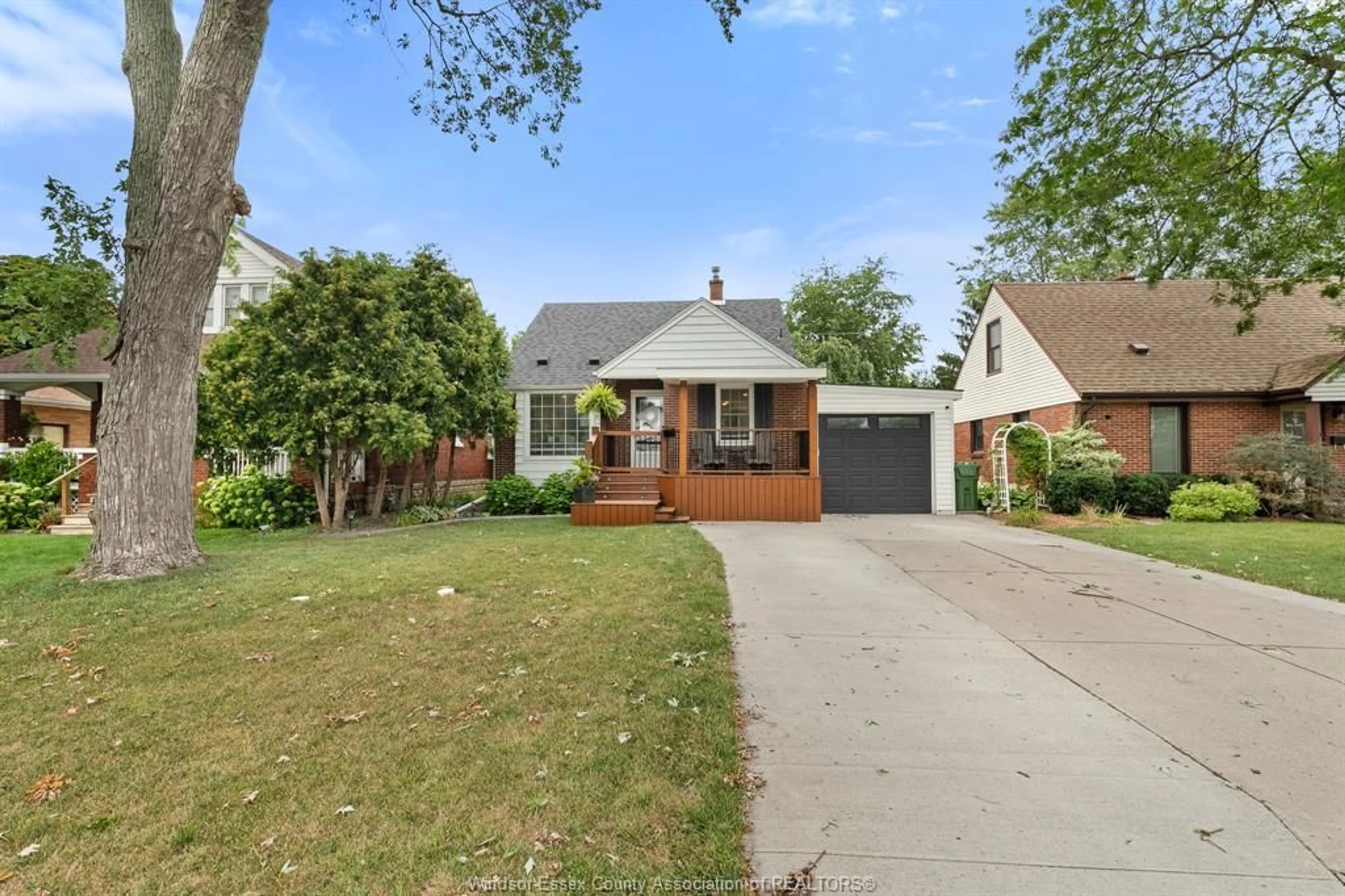 Home with brick exterior material, street for 936 EDWARD Ave, Windsor Ontario N8S 2Z8