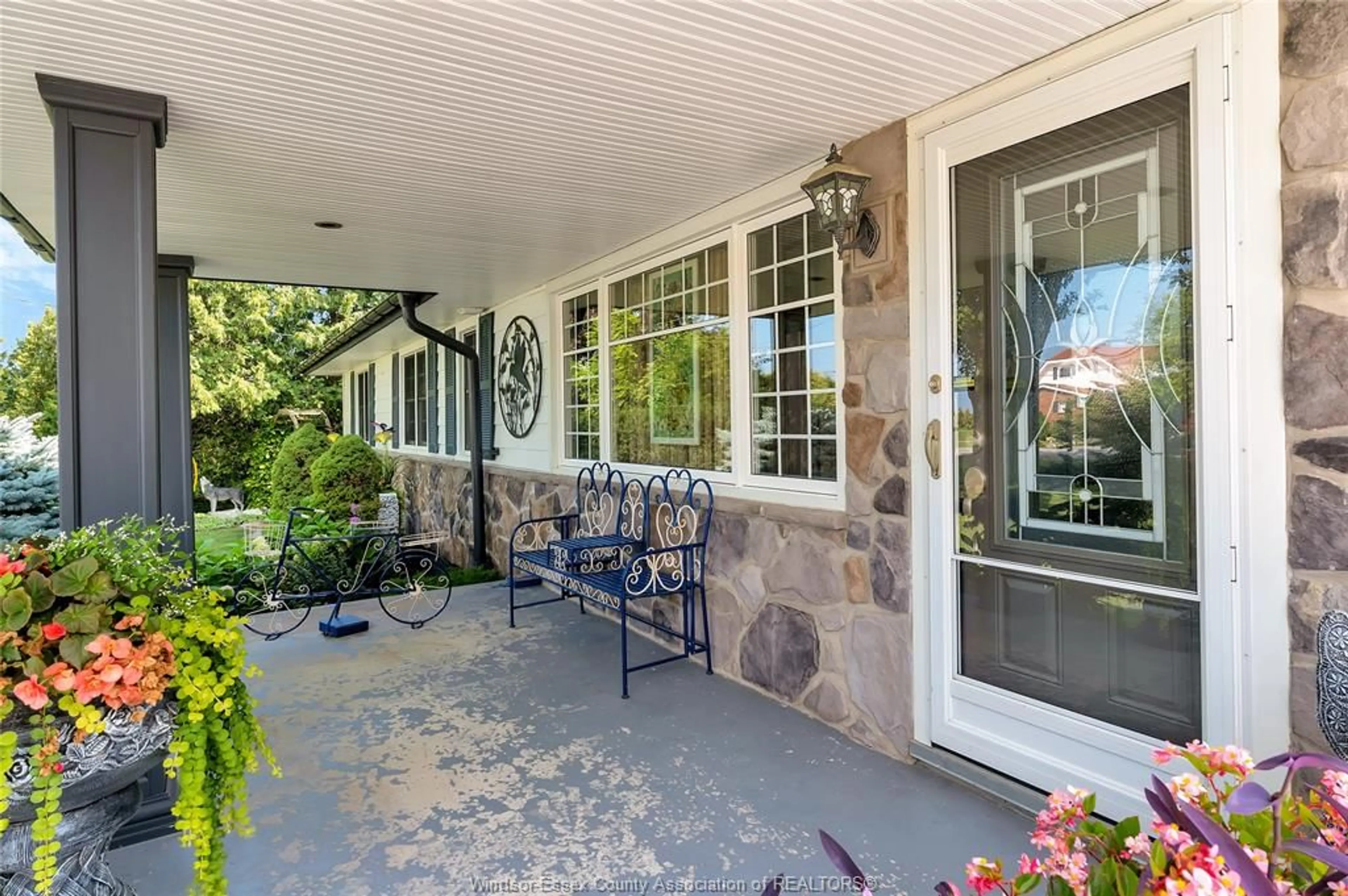 Patio, street for 384 COUNTY RD 31, Lakeshore Ontario N0R 1A0