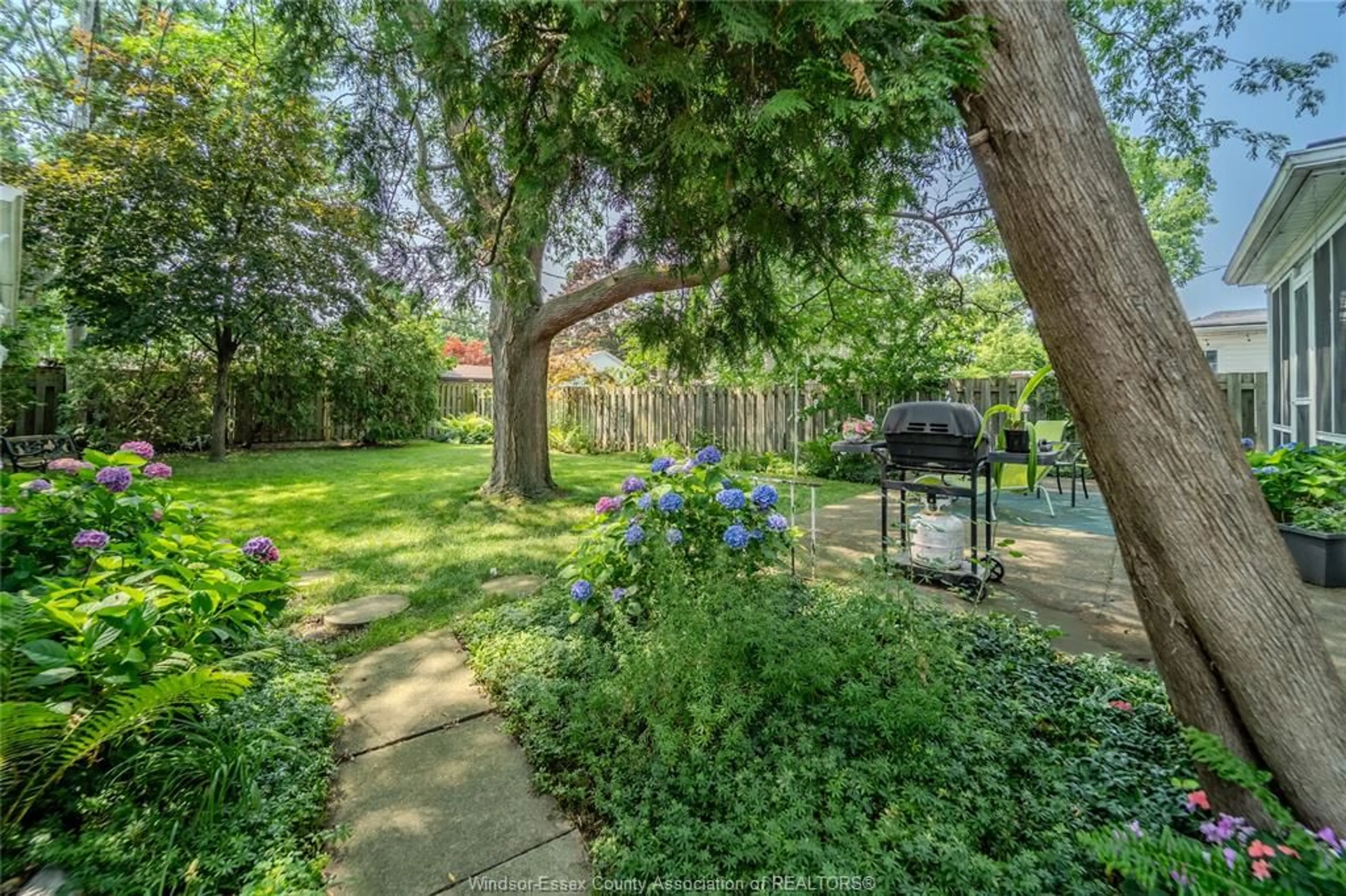 Patio, street for 271 FORD Blvd, Windsor Ontario N8S 2E4