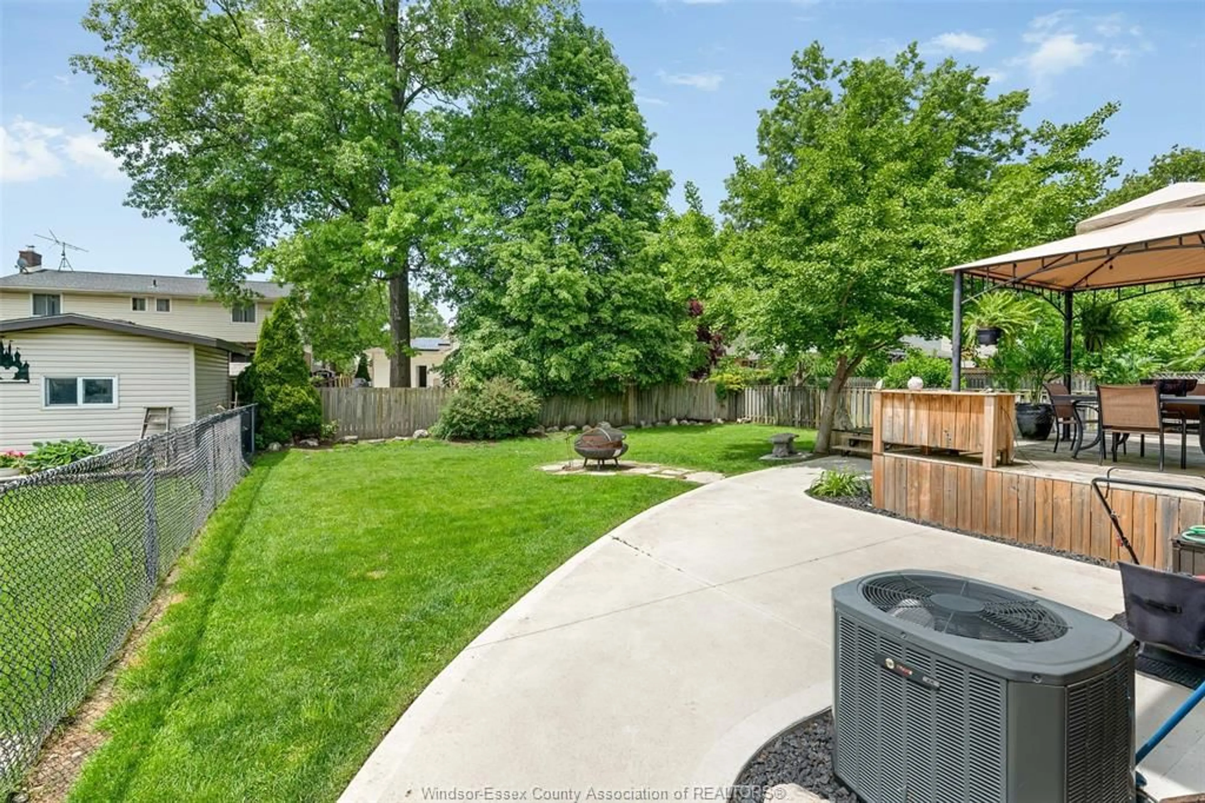 Patio, street for 374 Ramblewood Dr, LaSalle Ontario N9J 3B8