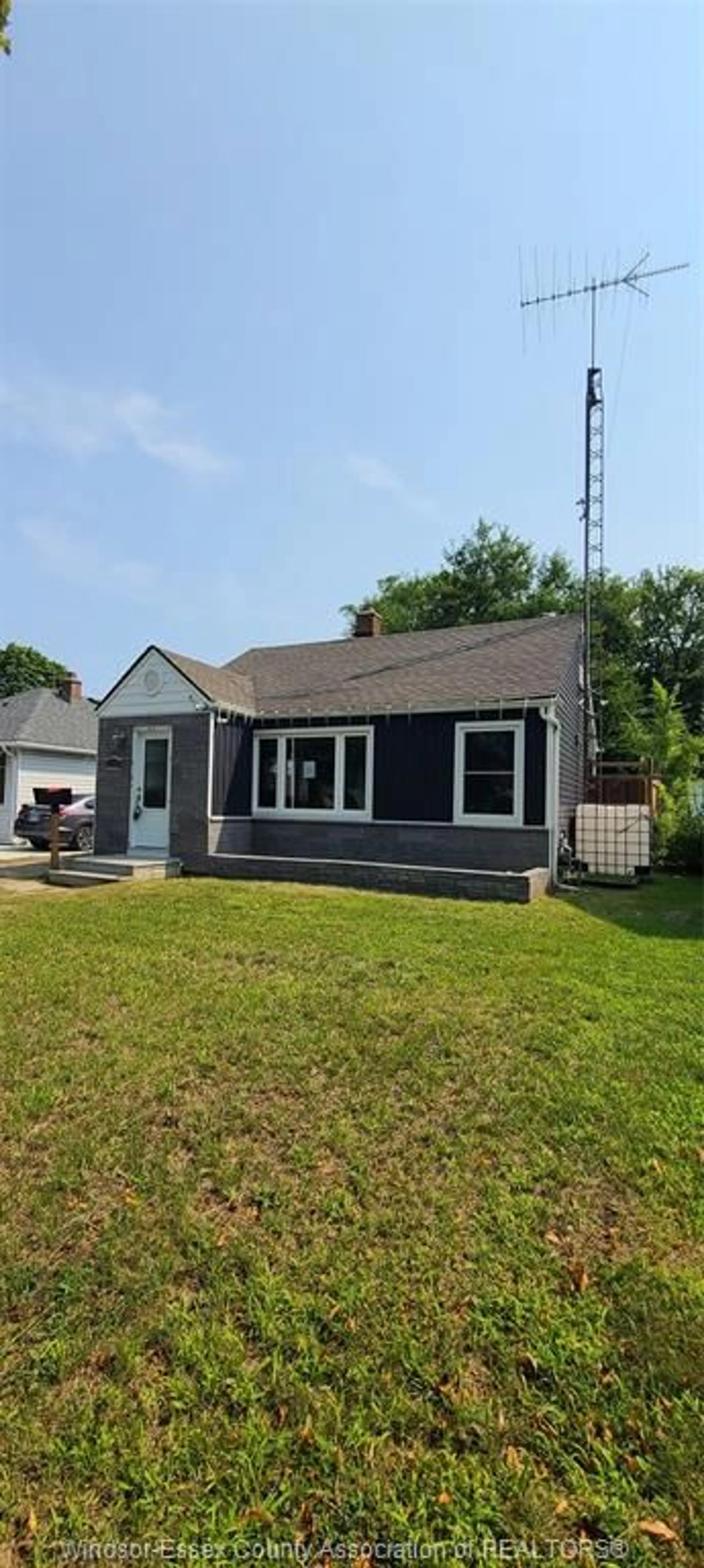 Home with vinyl exterior material, street for 1120 Brock, Windsor Ontario N9C 2V5