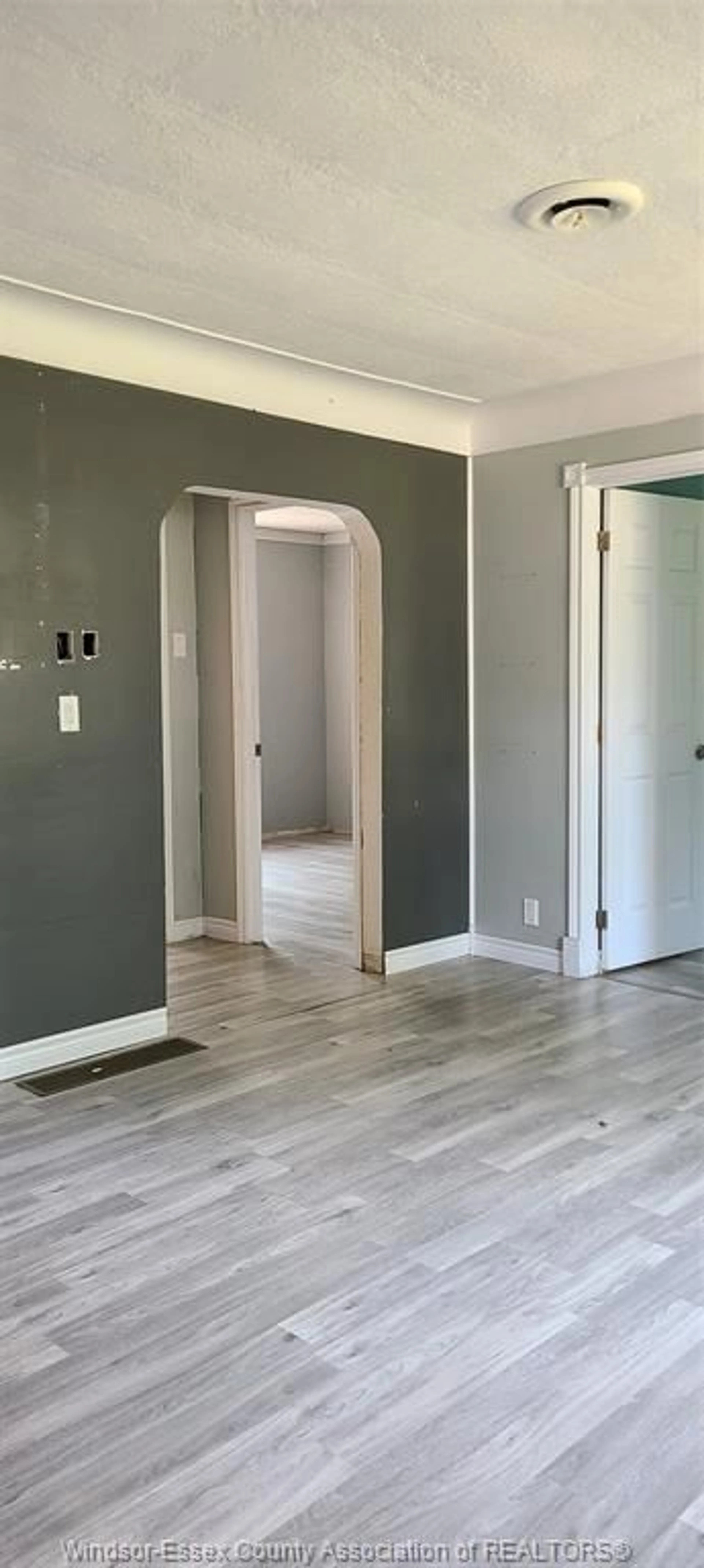 Indoor entryway for 1120 Brock, Windsor Ontario N9C 2V5