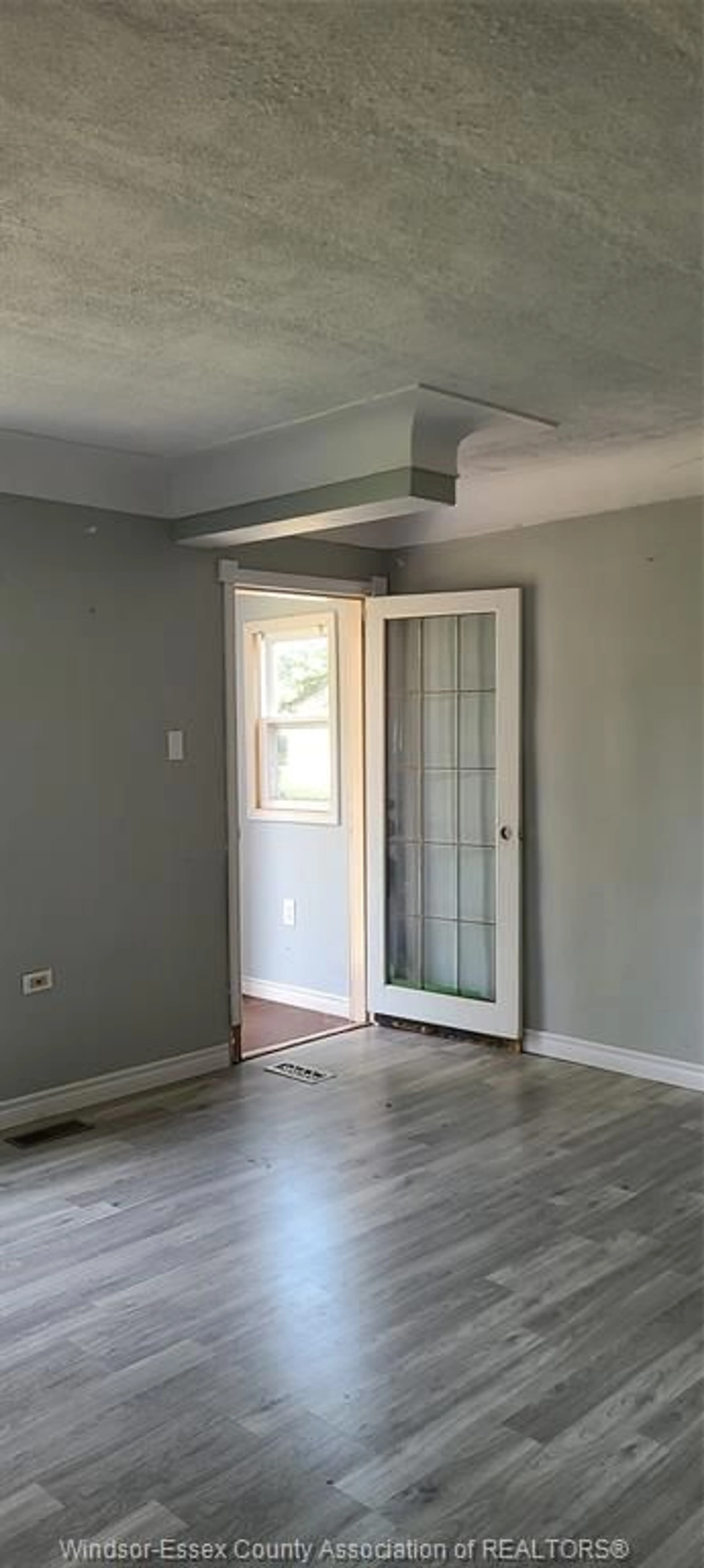 Indoor entryway for 1120 Brock, Windsor Ontario N9C 2V5