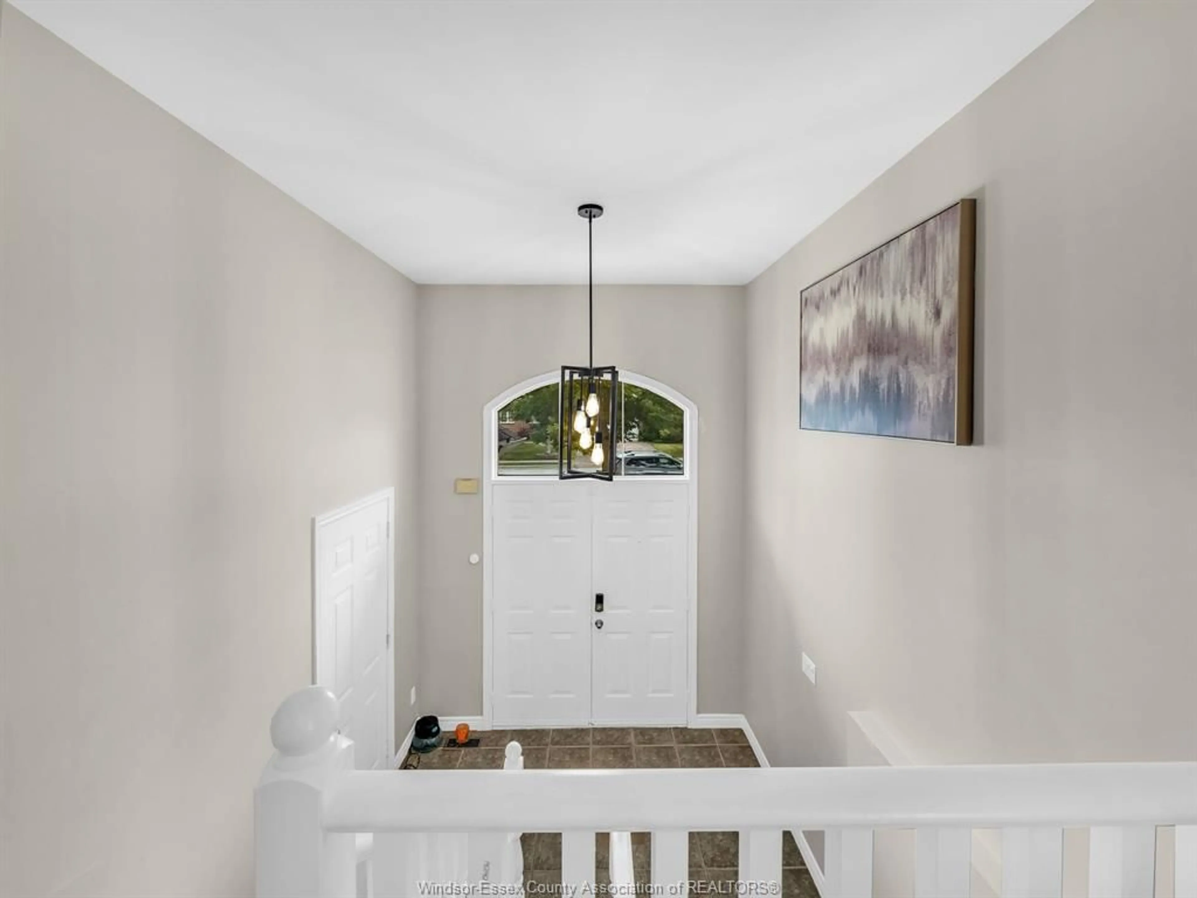 Indoor entryway for 1337 CHATEAU Ave, Windsor Ontario N8P 1M2