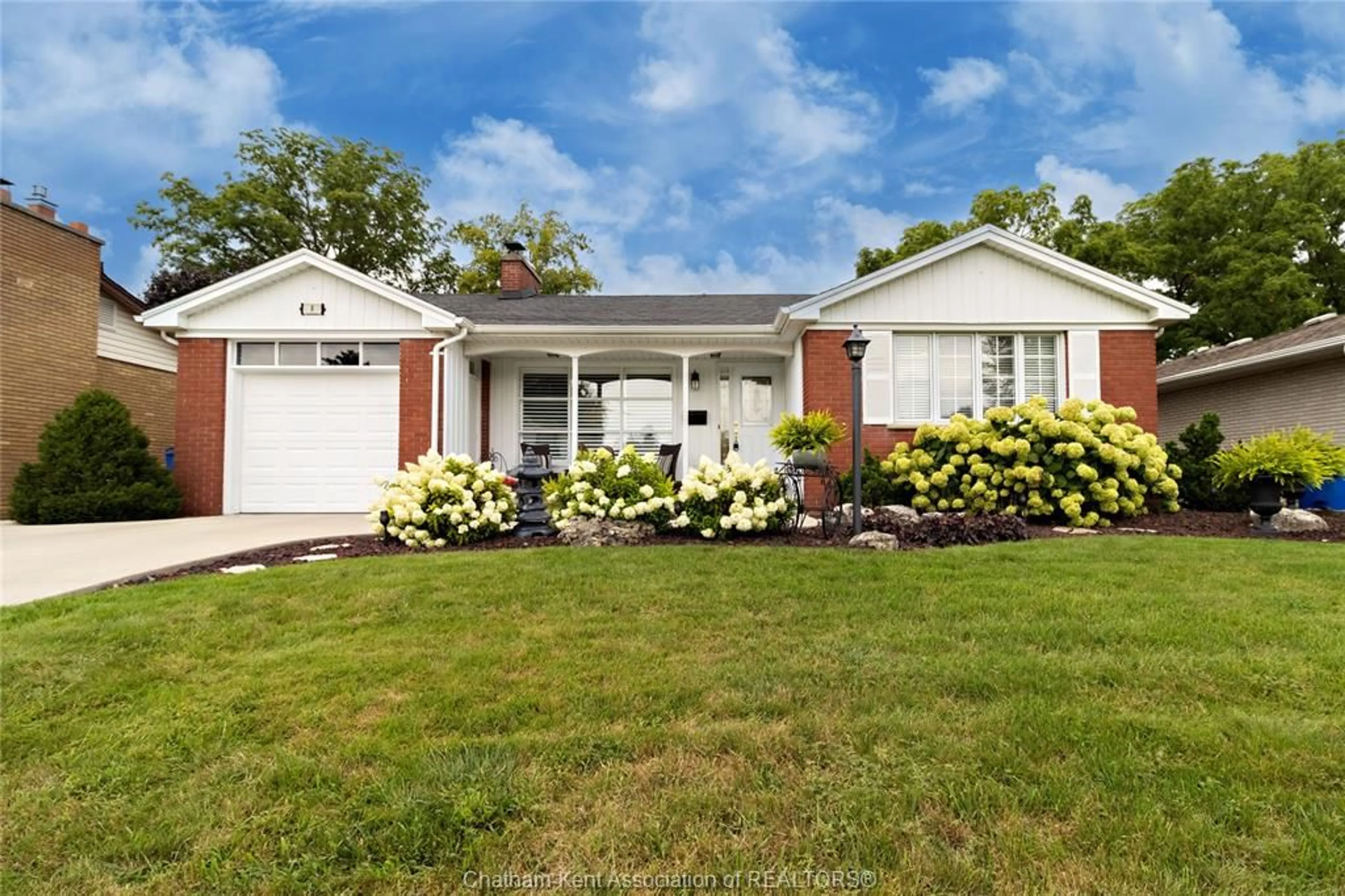 Home with vinyl exterior material, street for 9 CHIPPEWA Dr, Chatham Ontario N7M 2B3