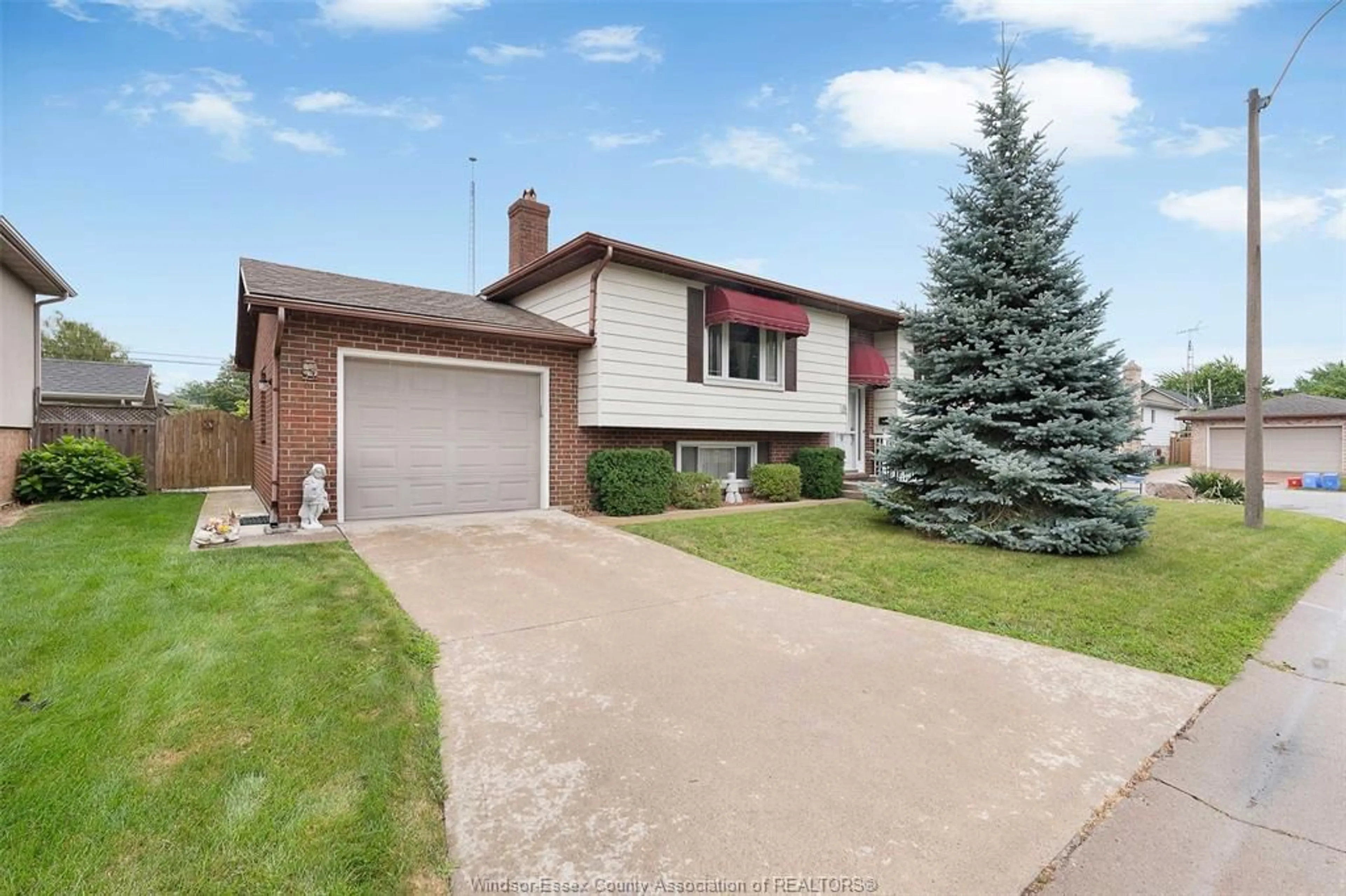 Home with brick exterior material, street for 18 Martin Dr, Leamington Ontario N8H 2R4