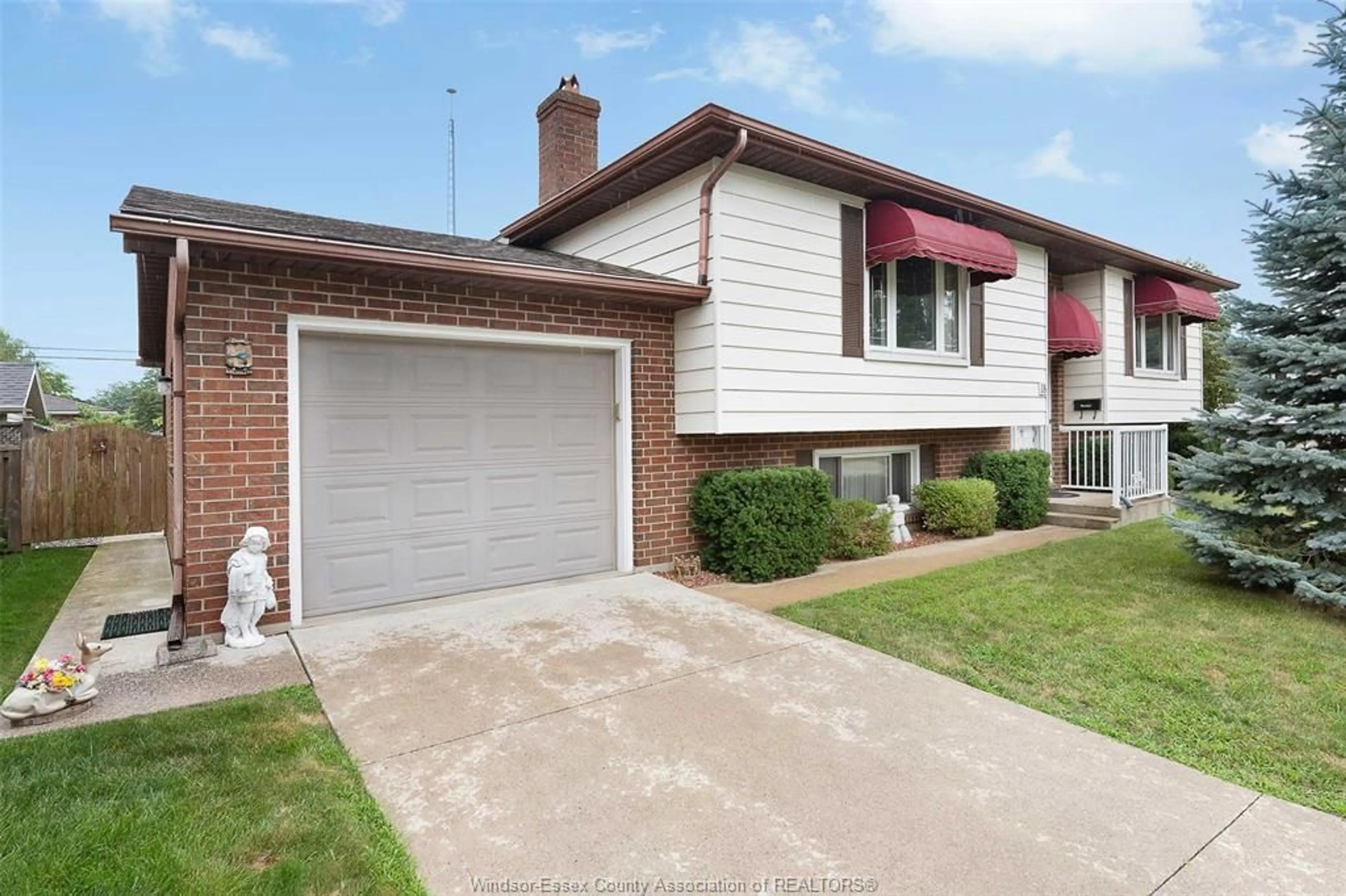 Home with brick exterior material, street for 18 Martin Dr, Leamington Ontario N8H 2R4