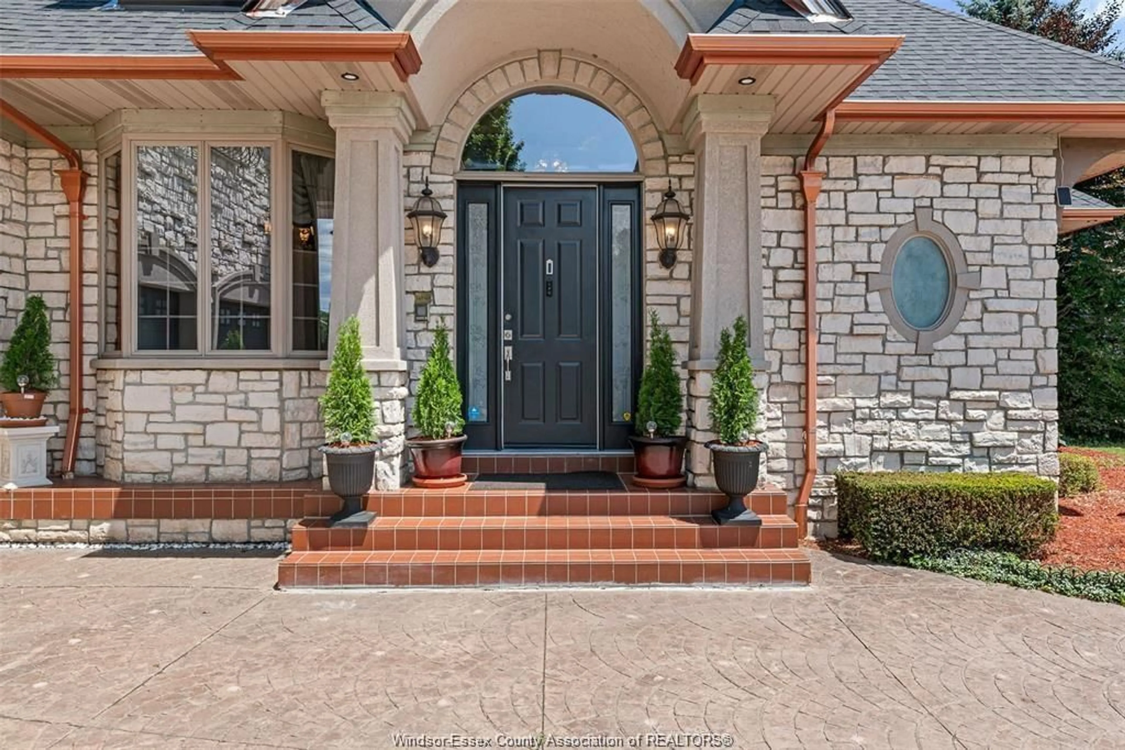 Home with brick exterior material, street for 490 SHOREVIEW, Windsor Ontario N8P 1M7