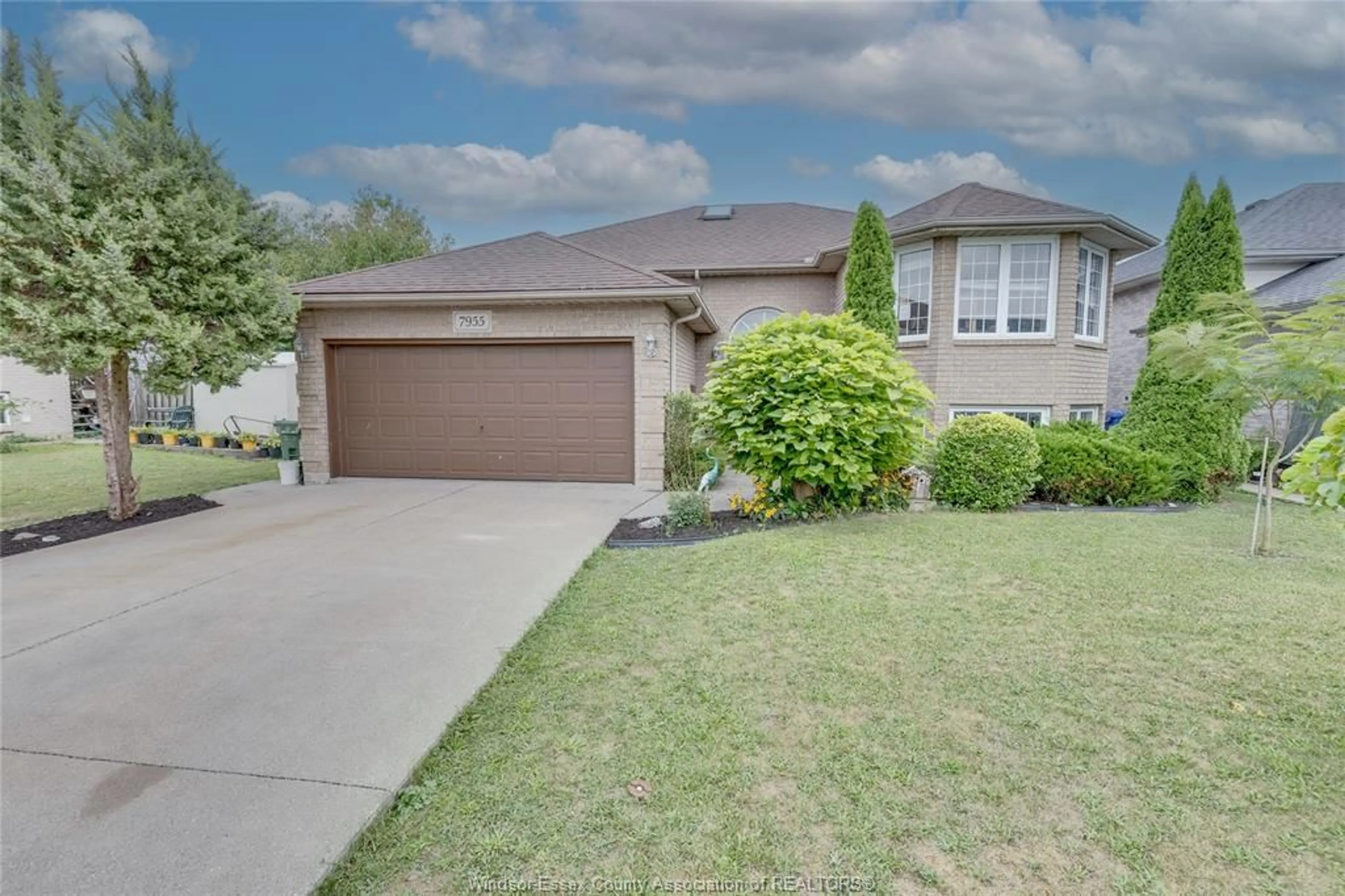 Unknown for 7955 VINCE, Windsor Ontario N8R 2M7