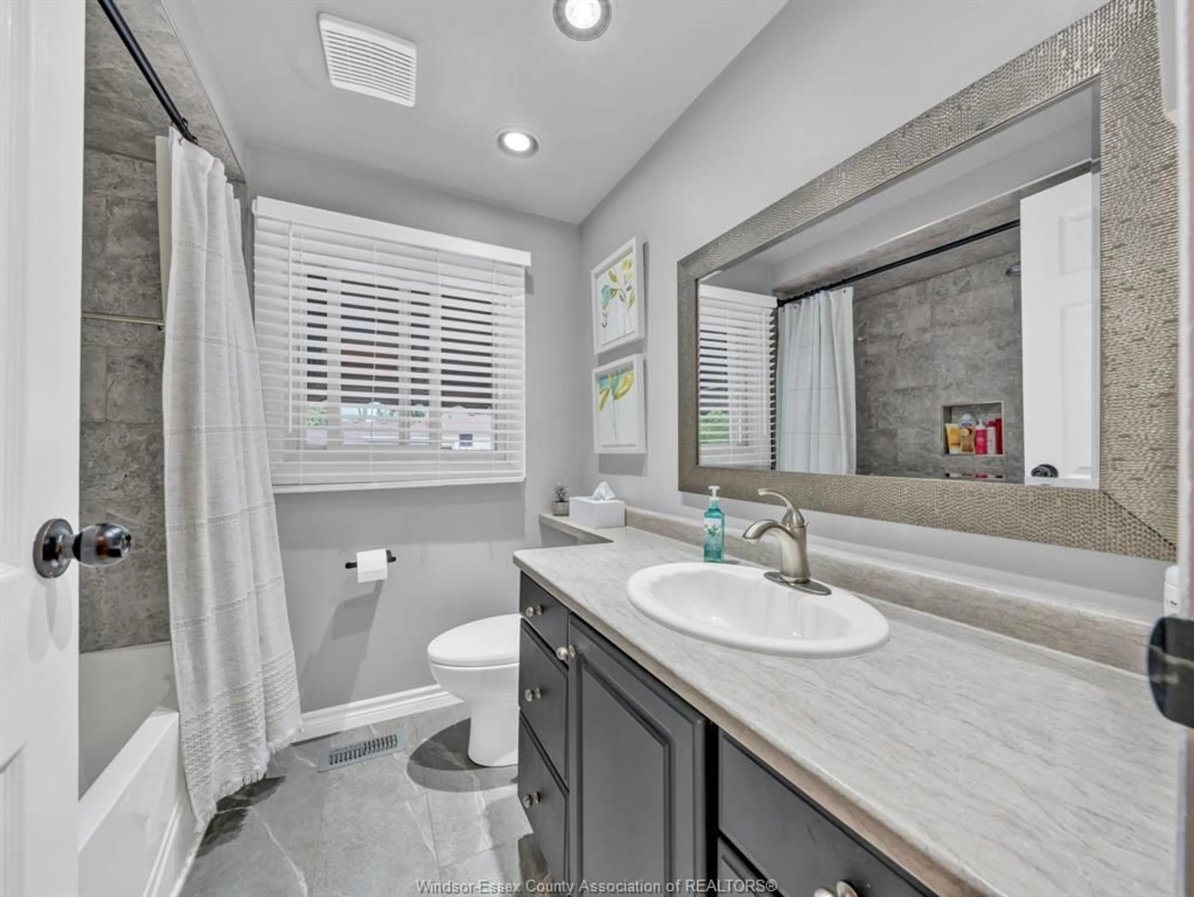 Contemporary bathroom, ceramic/tile floor for 3100 ASKIN, Windsor Ontario N9E 3J3