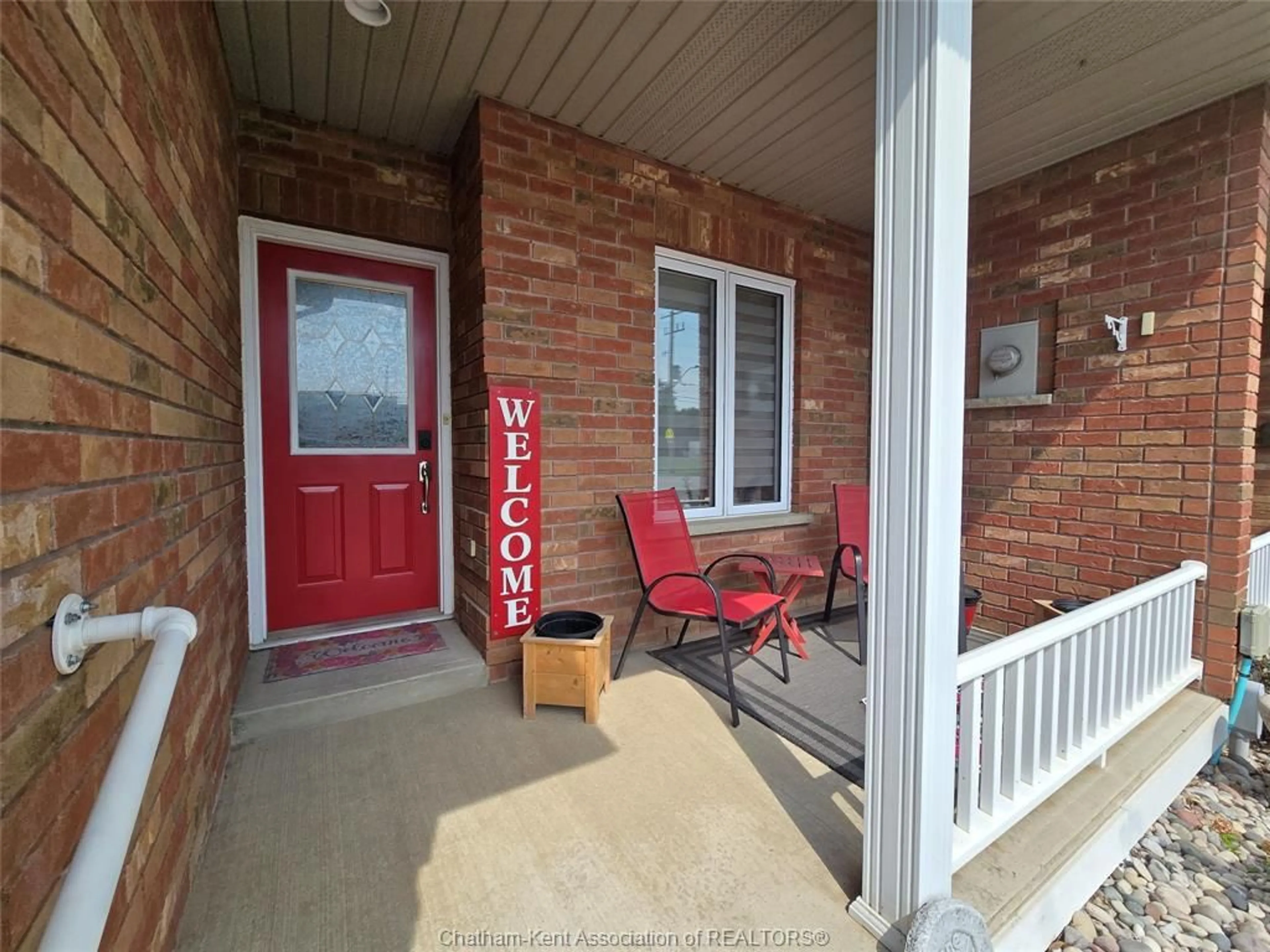 Indoor entryway for 201C CHATHAM St, Blenheim Ontario N0P 1A0