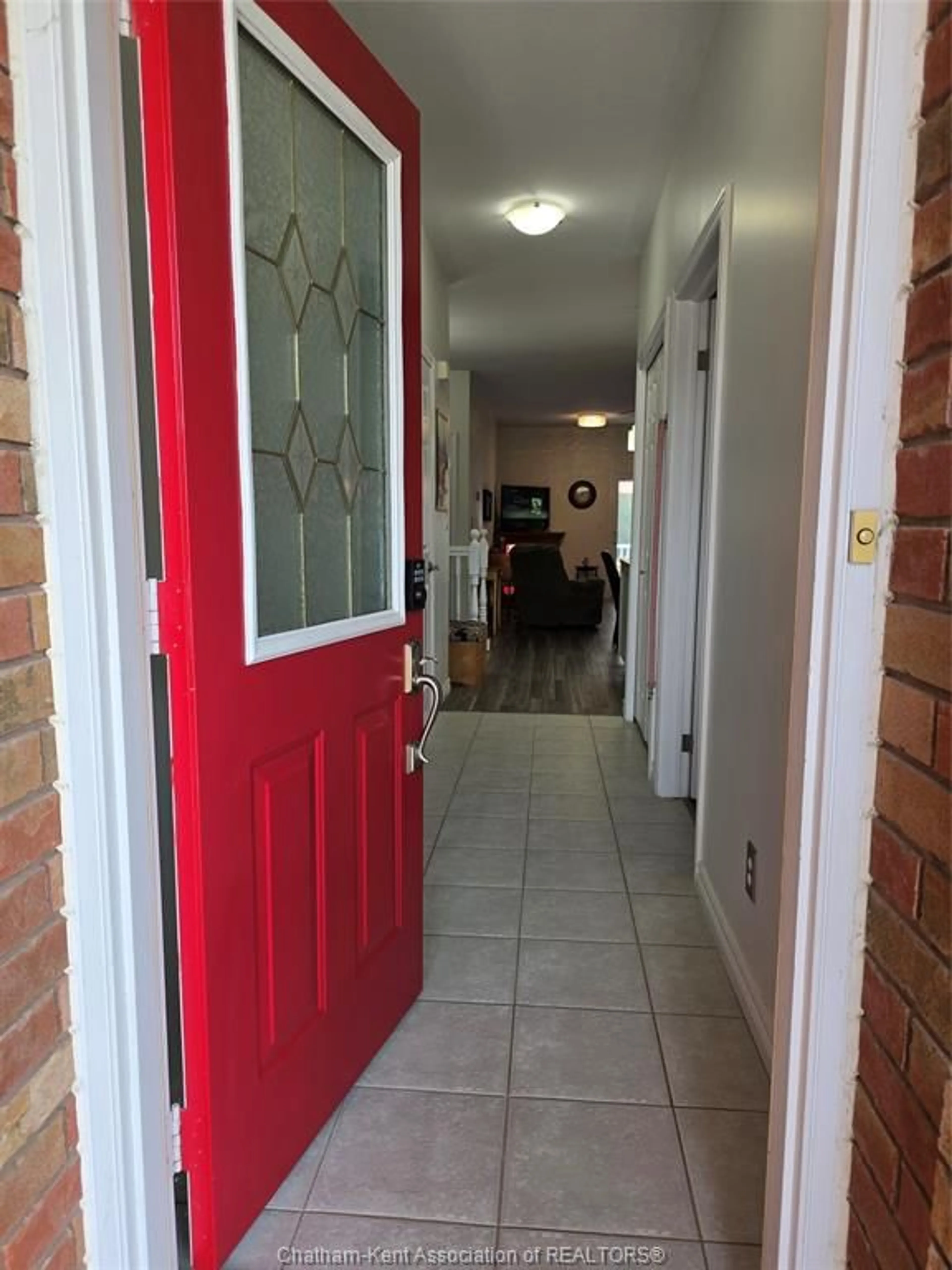 Indoor foyer for 201C CHATHAM St, Blenheim Ontario N0P 1A0