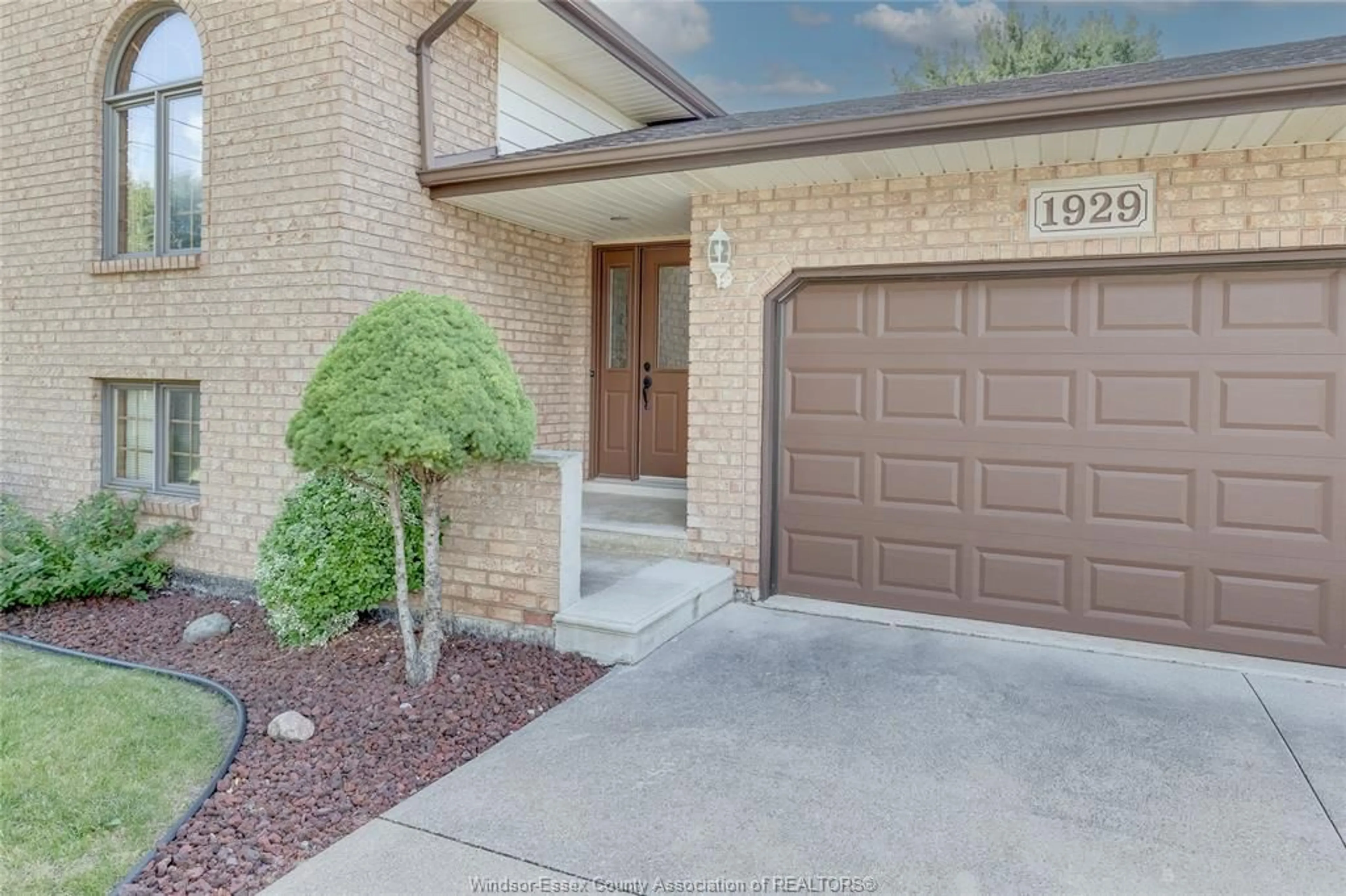 Home with brick exterior material, street for 1929 LAPPAN, Windsor Ontario N8W 5G3