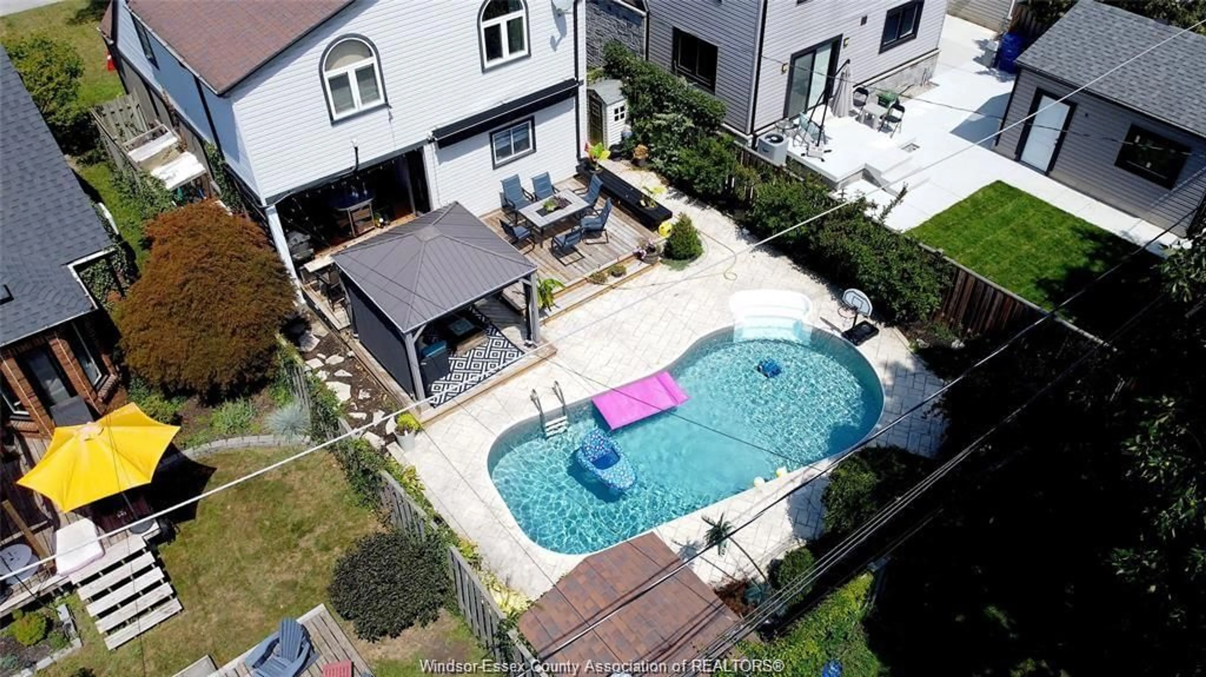 A pic from outside/outdoor area/front of a property/back of a property/a pic from drone, street for 1969 ARRAS Ave, Windsor Ontario N8W 1T4