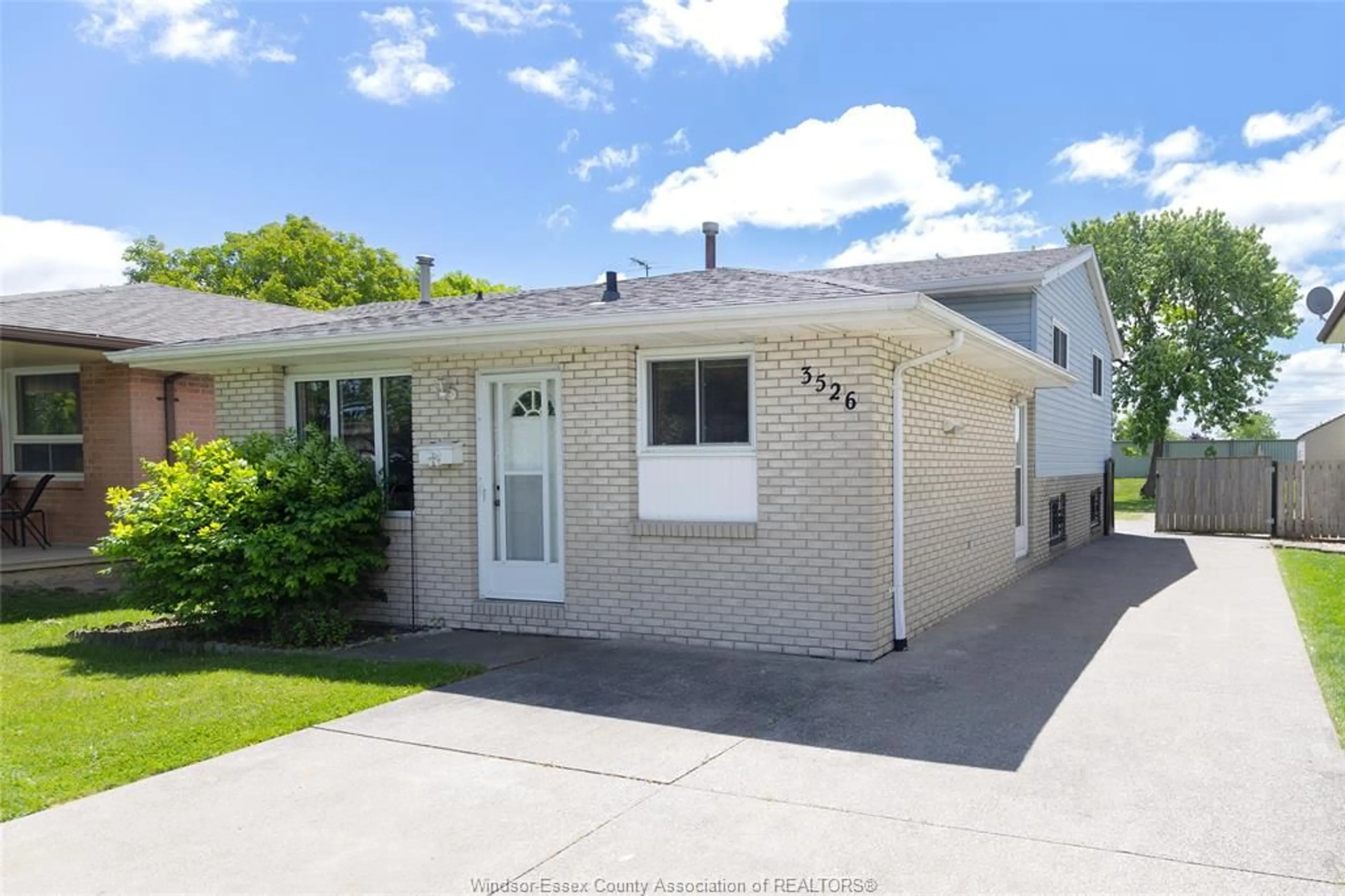 Home with vinyl exterior material, street for 3526 HEMLOCK, Windsor Ontario N8R 1Z9