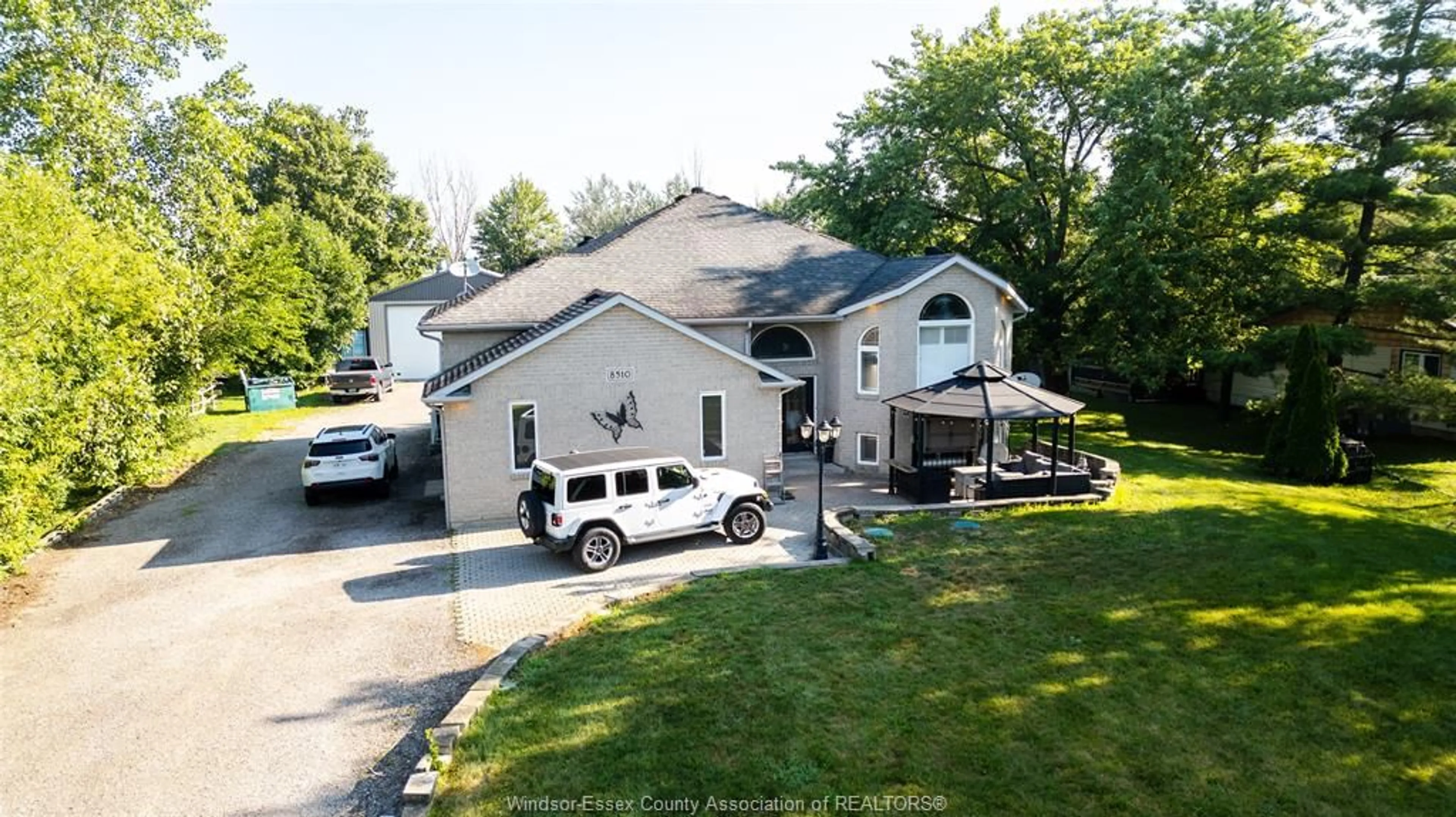 Home with vinyl exterior material, street for 8510 BASELINE, Windsor Ontario N0R 1K0