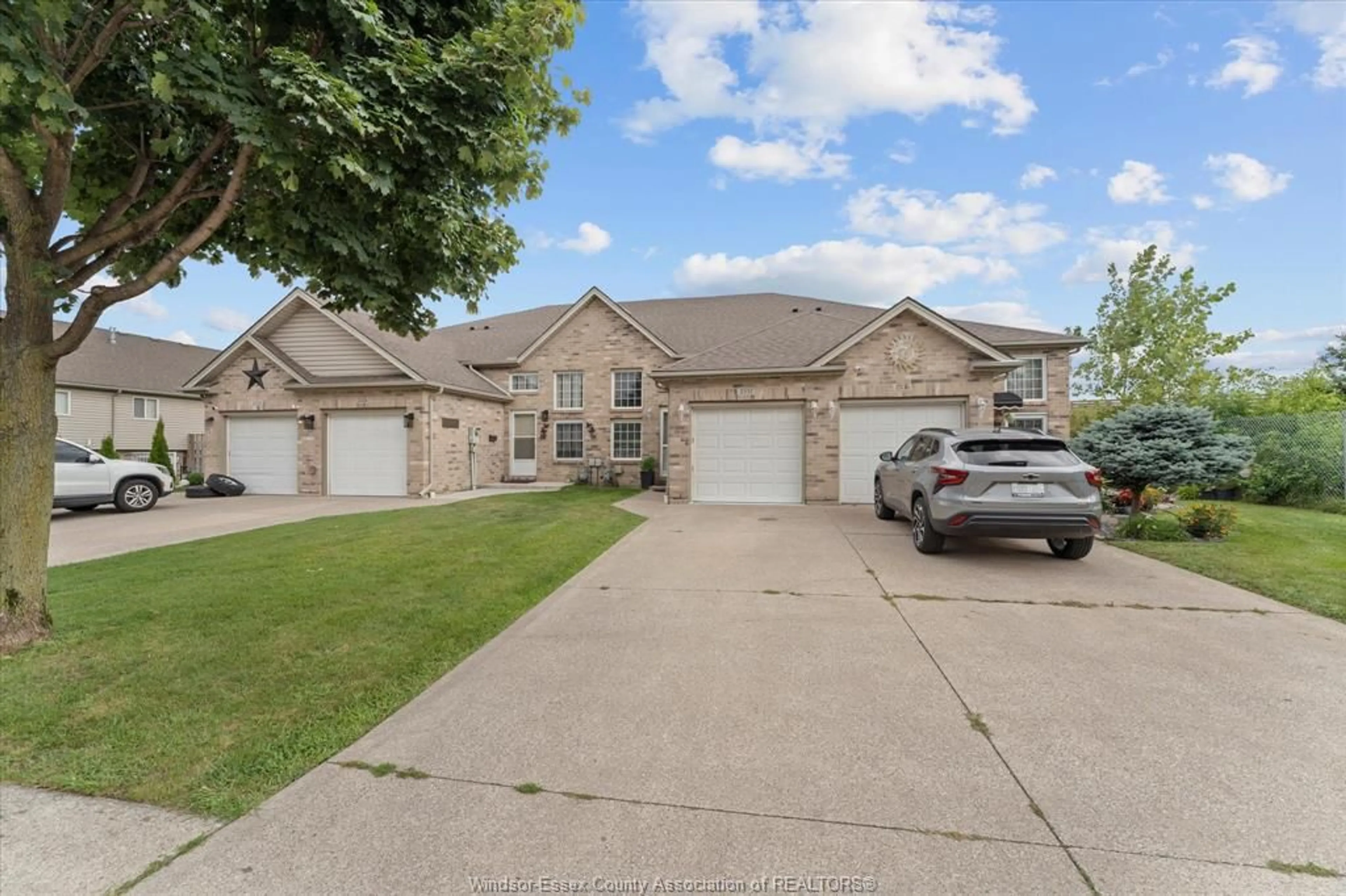 A pic from outside/outdoor area/front of a property/back of a property/a pic from drone, street for 2332 LAMONT St, Windsor Ontario N9E 4X3