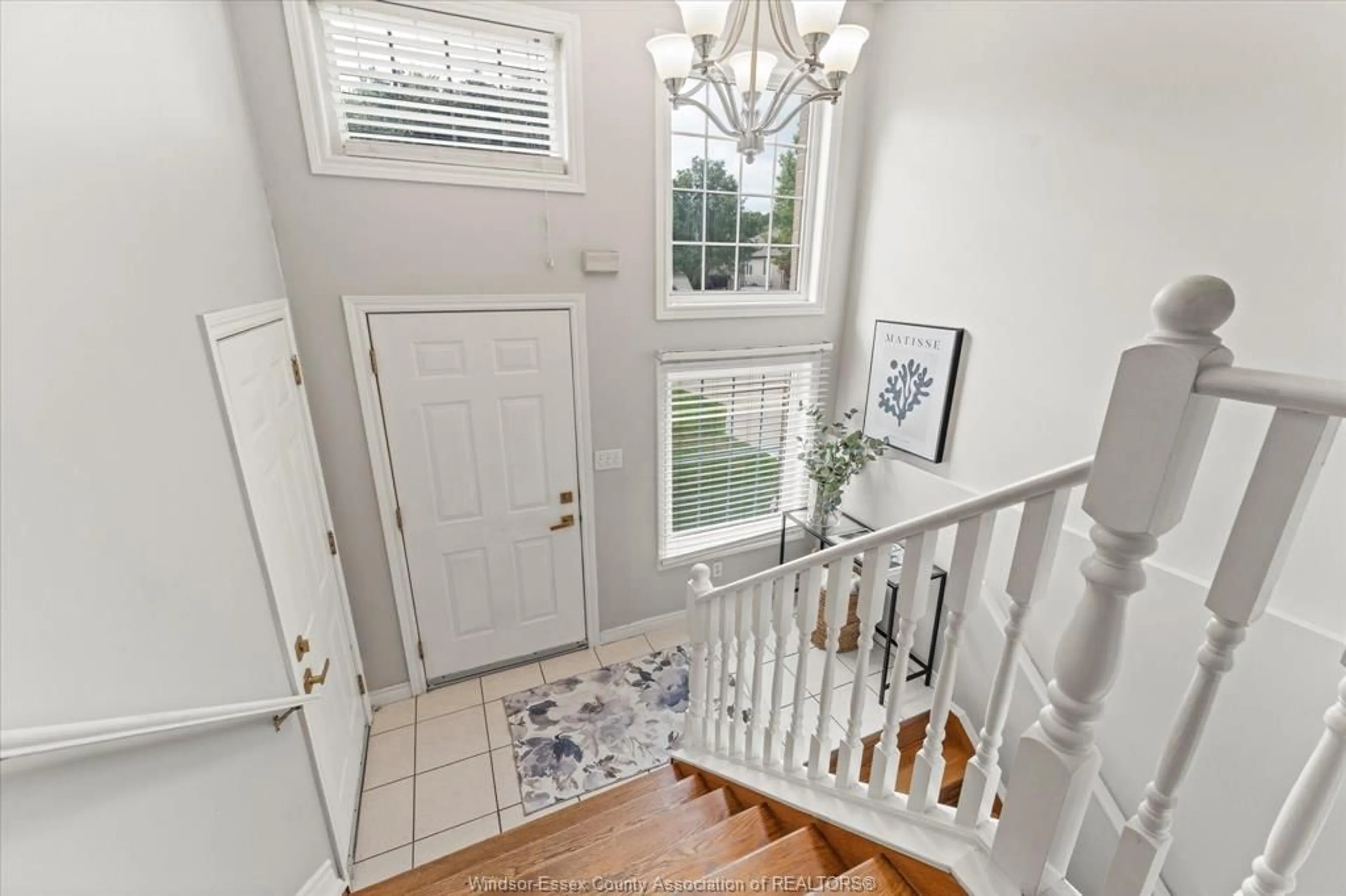 Indoor entryway for 2332 LAMONT St, Windsor Ontario N9E 4X3