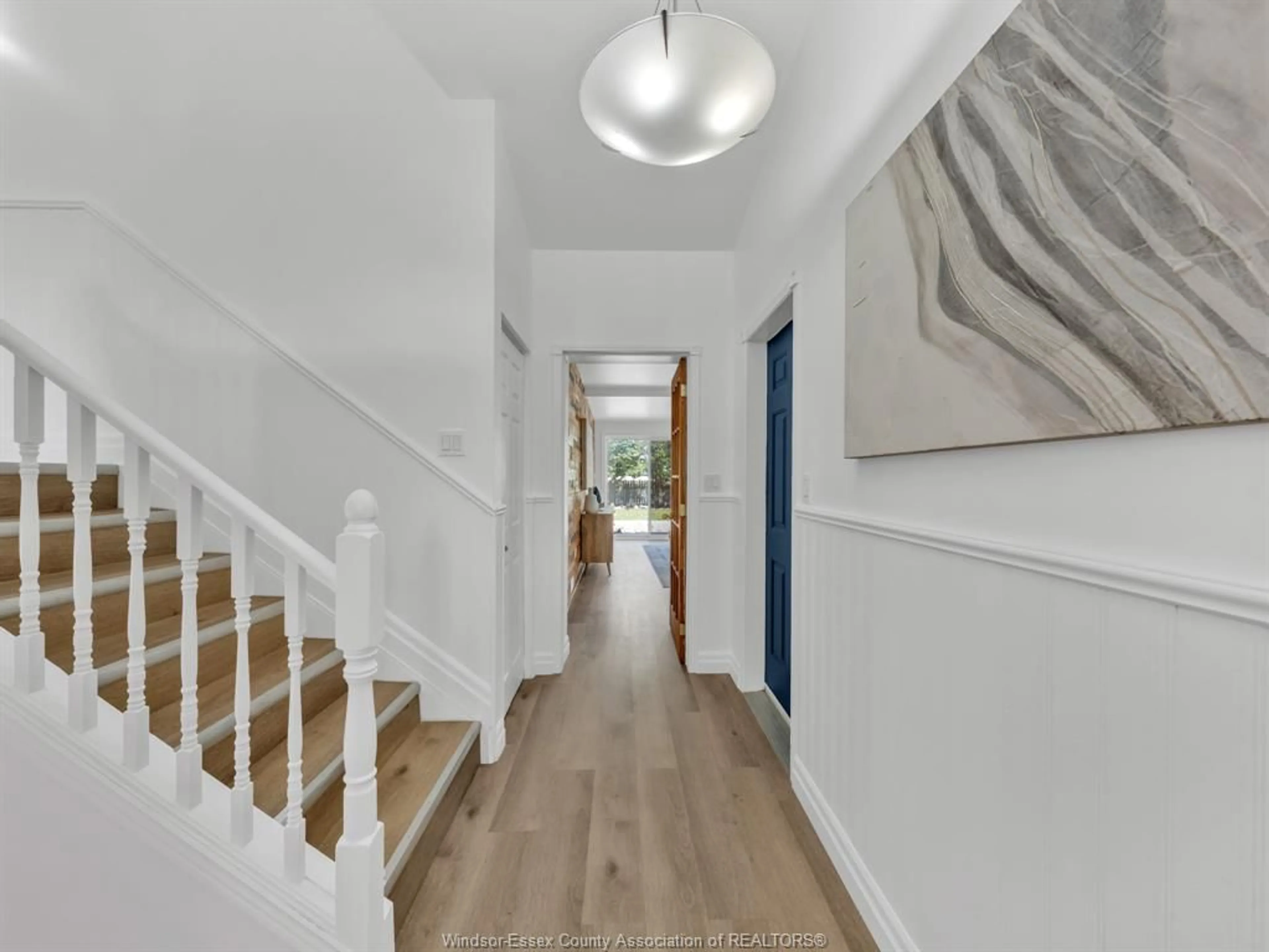 Indoor entryway for 2480 OLIVE Rd, Windsor Ontario N8T 3N4