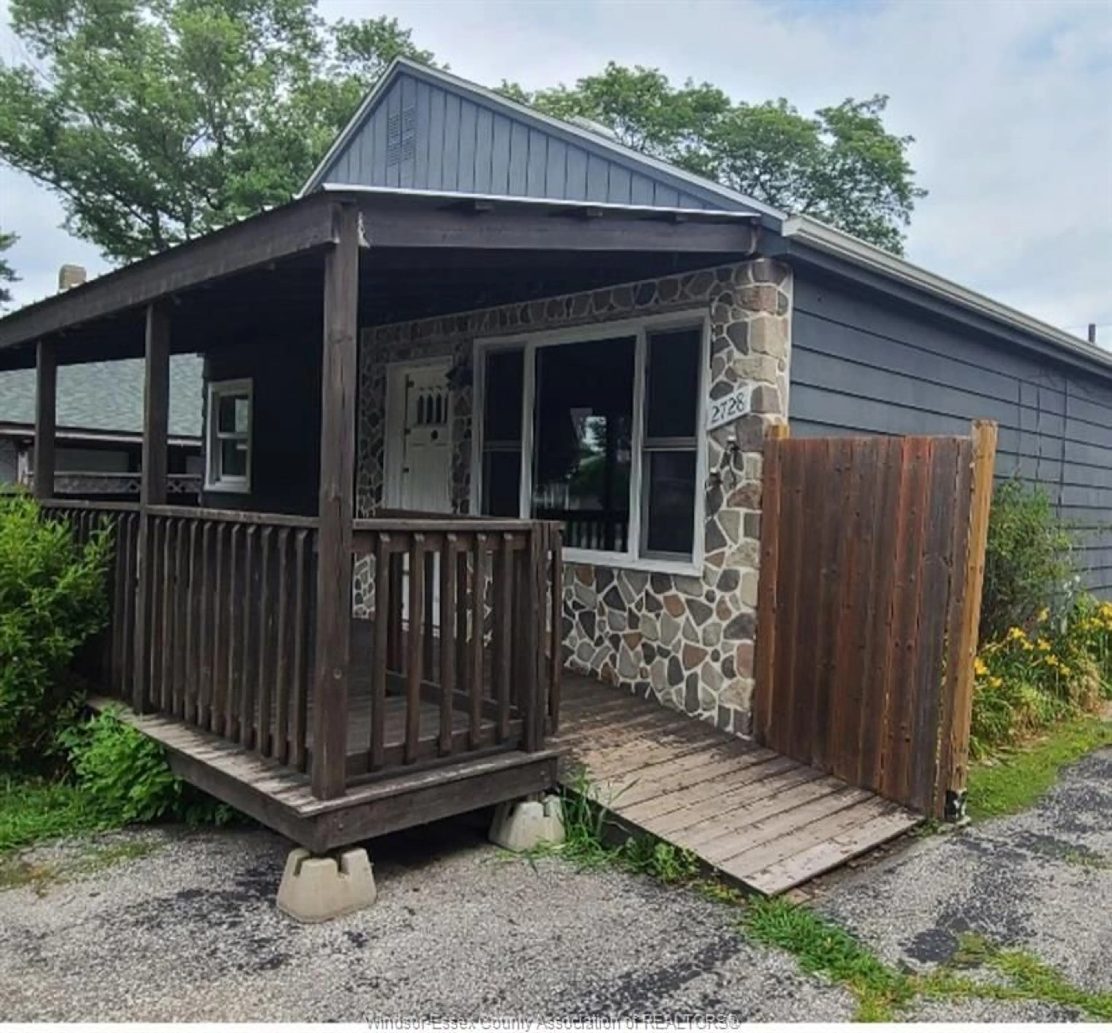 Shed for 2728 LLOYD GEORGE Blvd, Windsor Ontario N0R 1V0