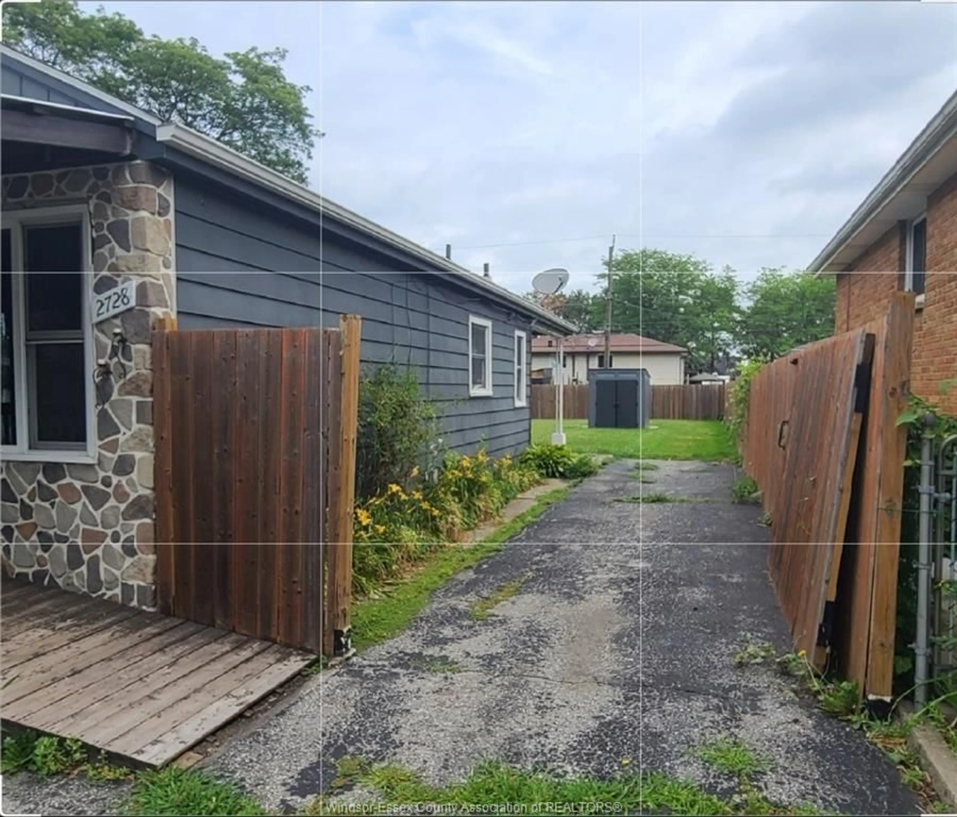 A pic from outside/outdoor area/front of a property/back of a property/a pic from drone, street for 2728 LLOYD GEORGE Blvd, Windsor Ontario N0R 1V0