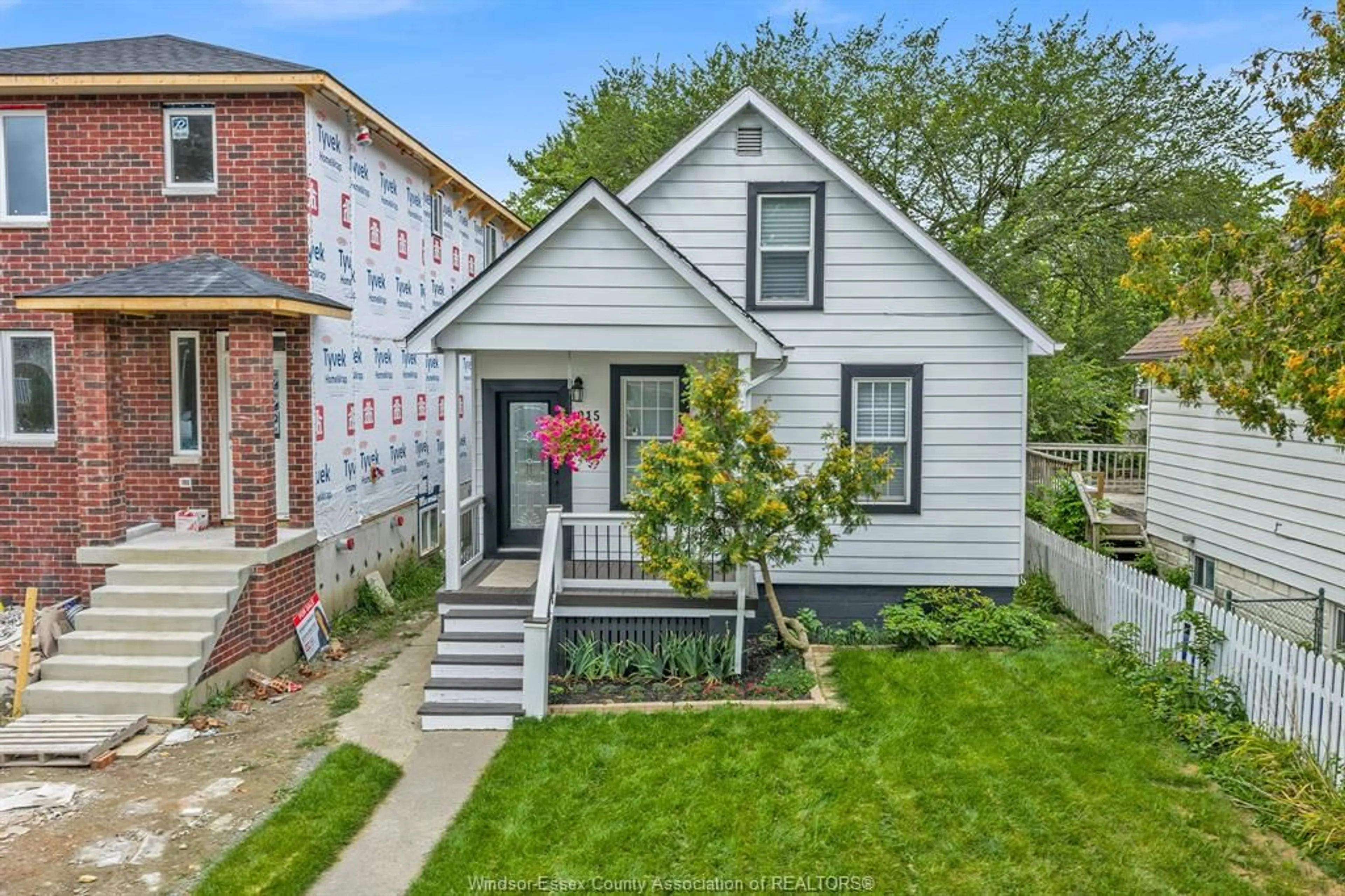Home with brick exterior material, street for 915 MCKAY Ave, Windsor Ontario N9B 2A4