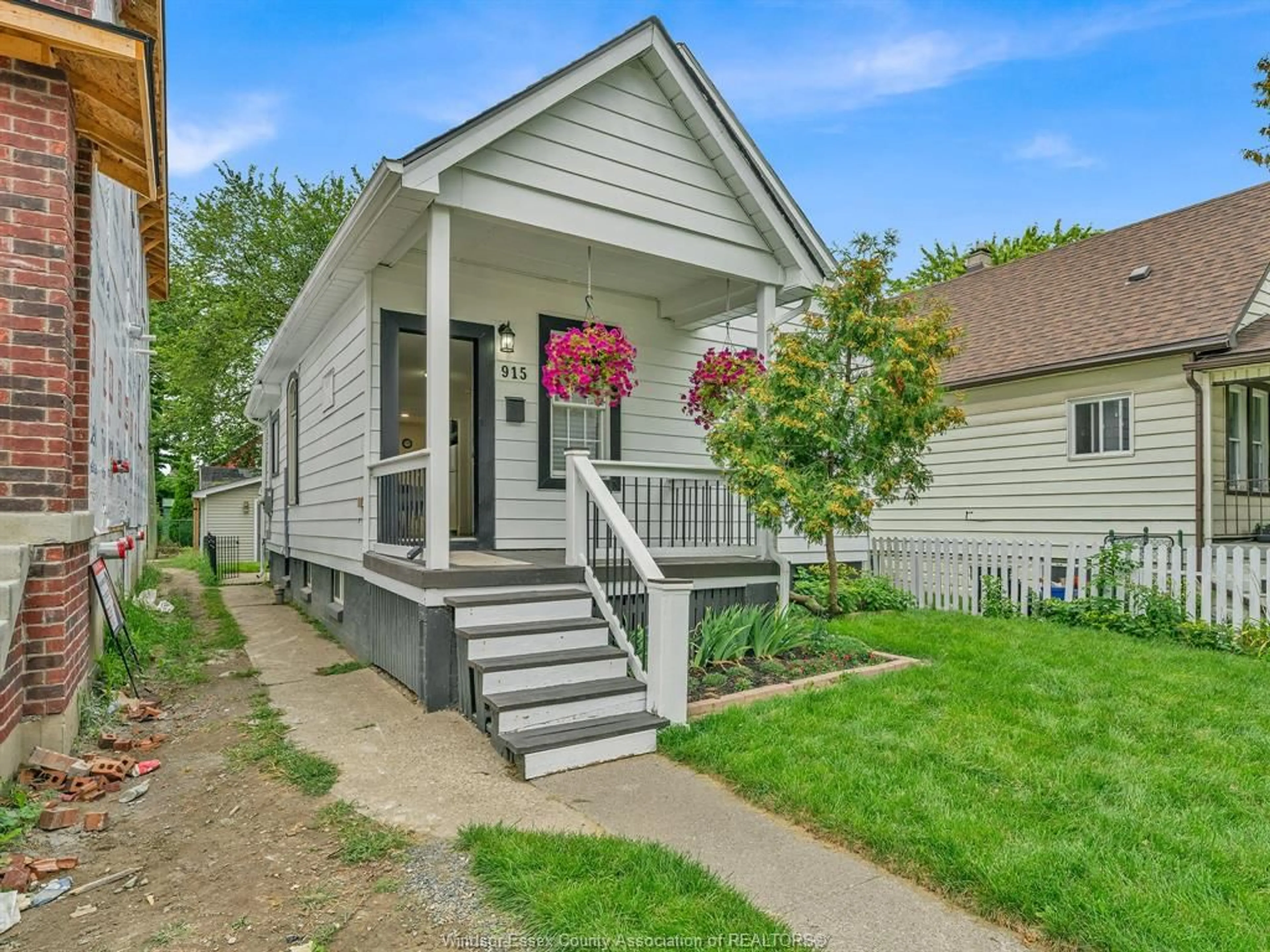 Home with vinyl exterior material, street for 915 MCKAY Ave, Windsor Ontario N9B 2A4