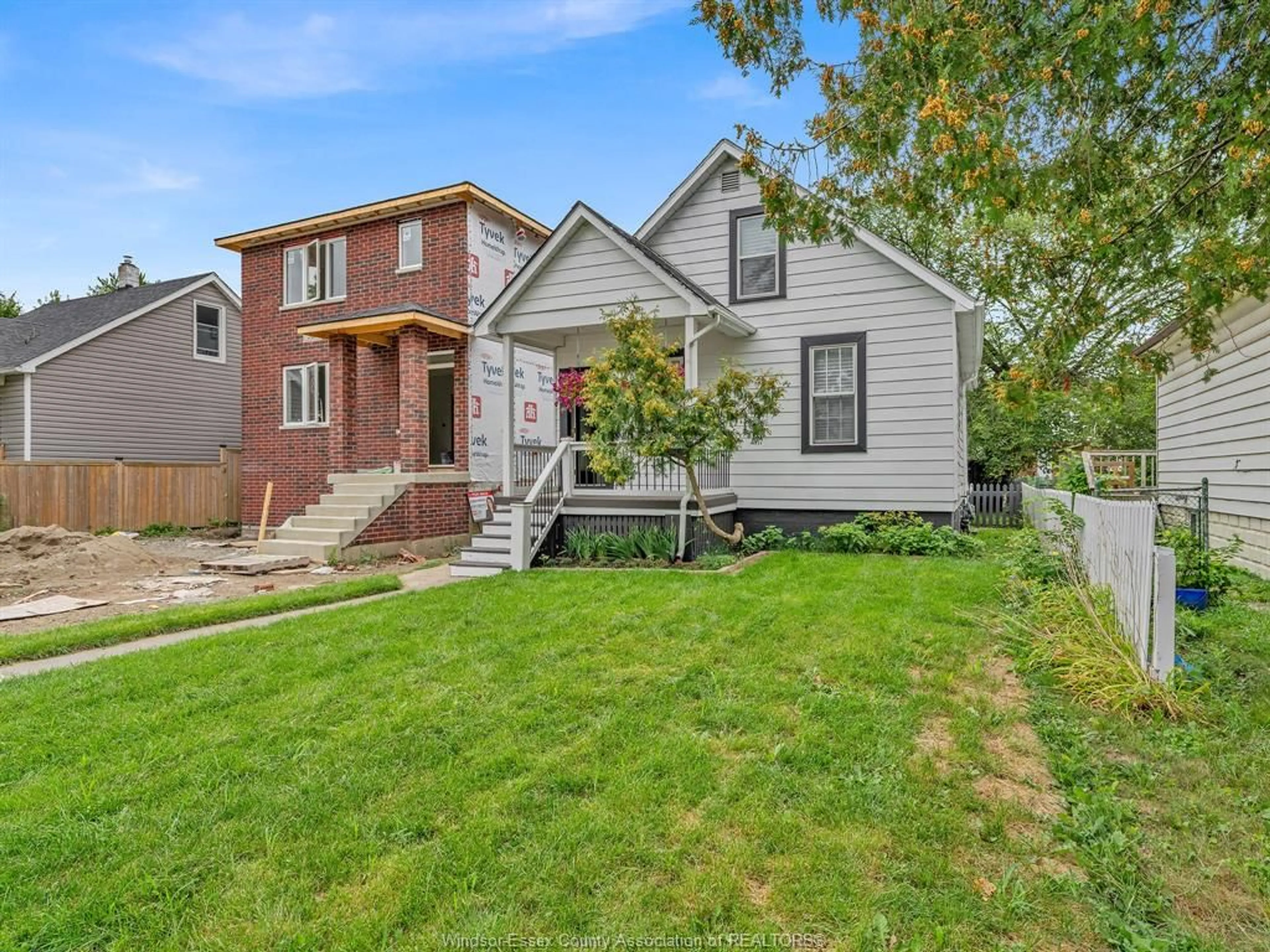 Home with vinyl exterior material, street for 915 MCKAY Ave, Windsor Ontario N9B 2A4
