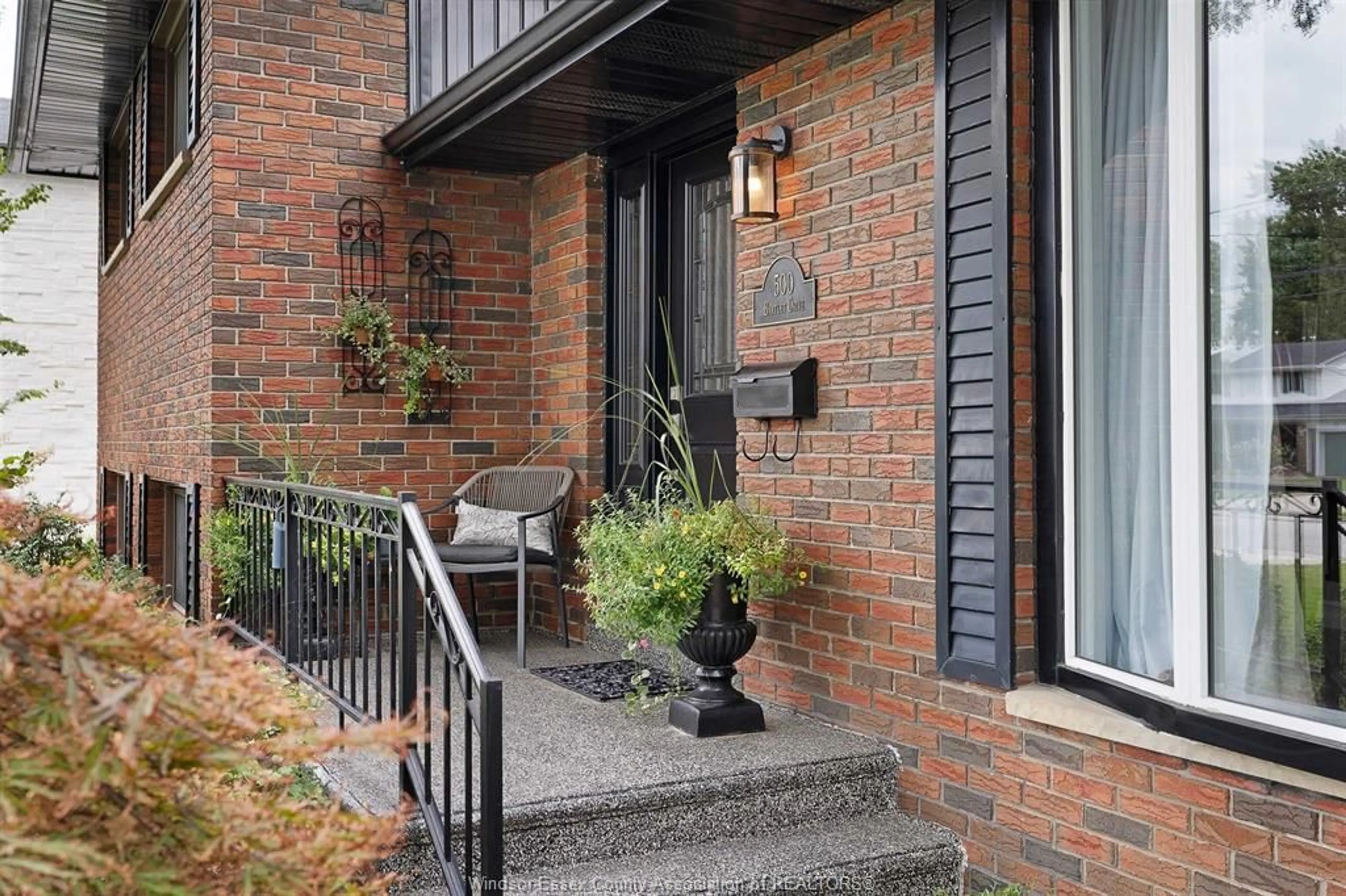 Unknown for 500 Bartlet Dr, Windsor Ontario N9G 1V2