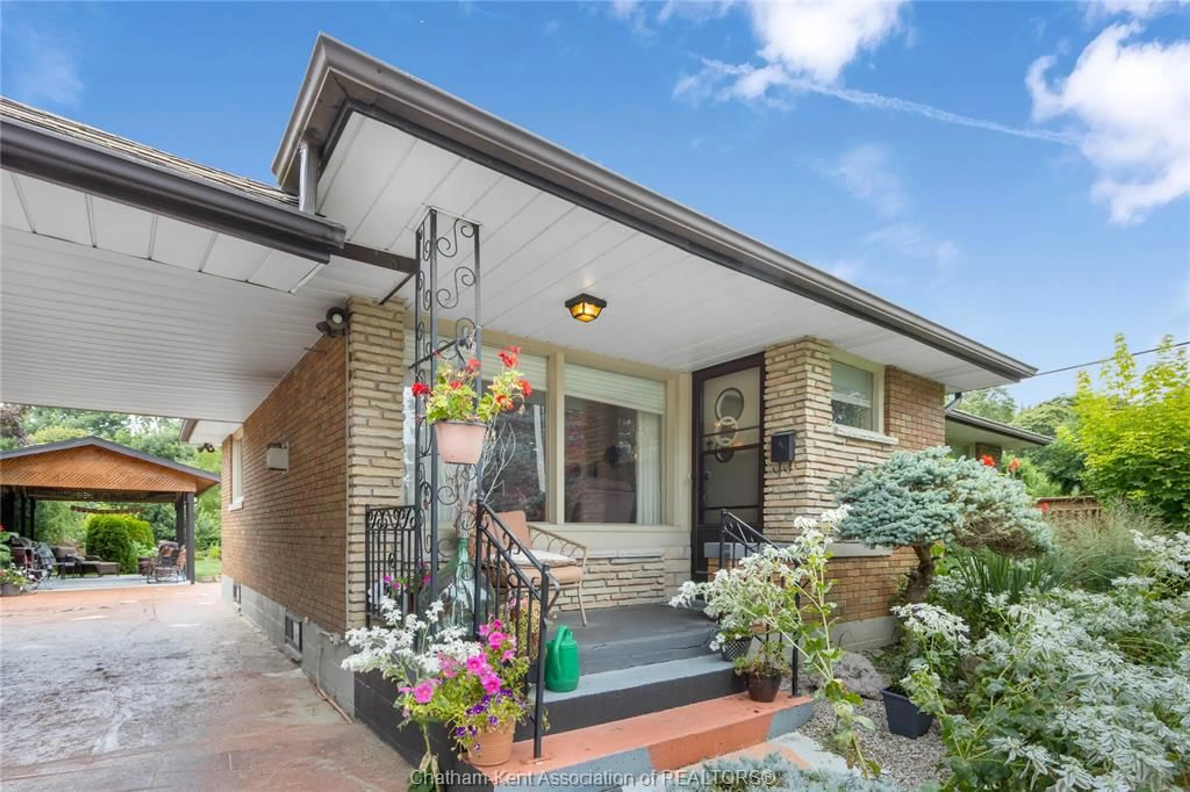 Home with brick exterior material, street for 41 MAPLE St, Chatham Ontario N7L 2E5