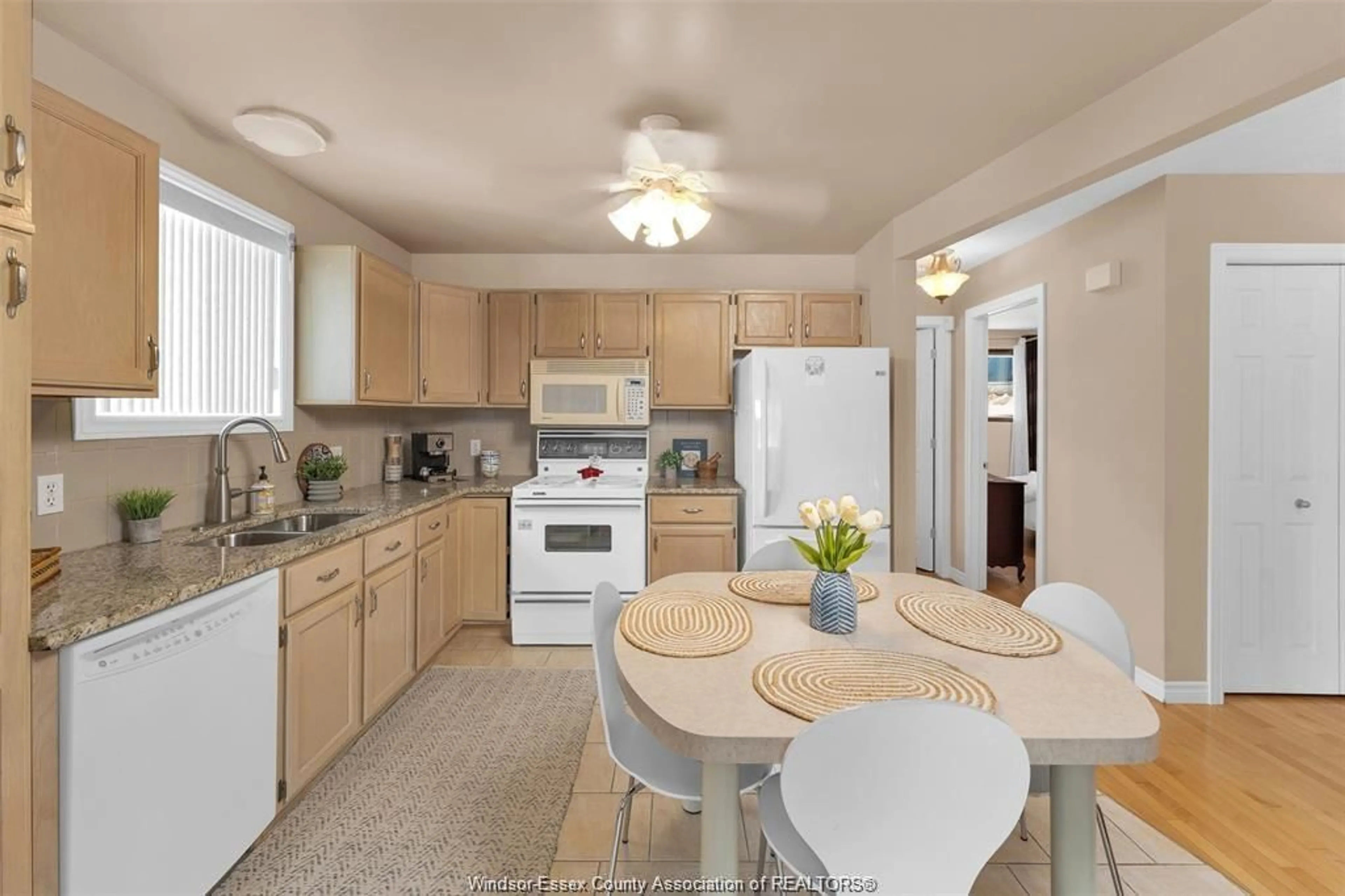 Standard kitchen, unknown for 3068 LOEBACH Dr, Windsor Ontario N8T 3M7