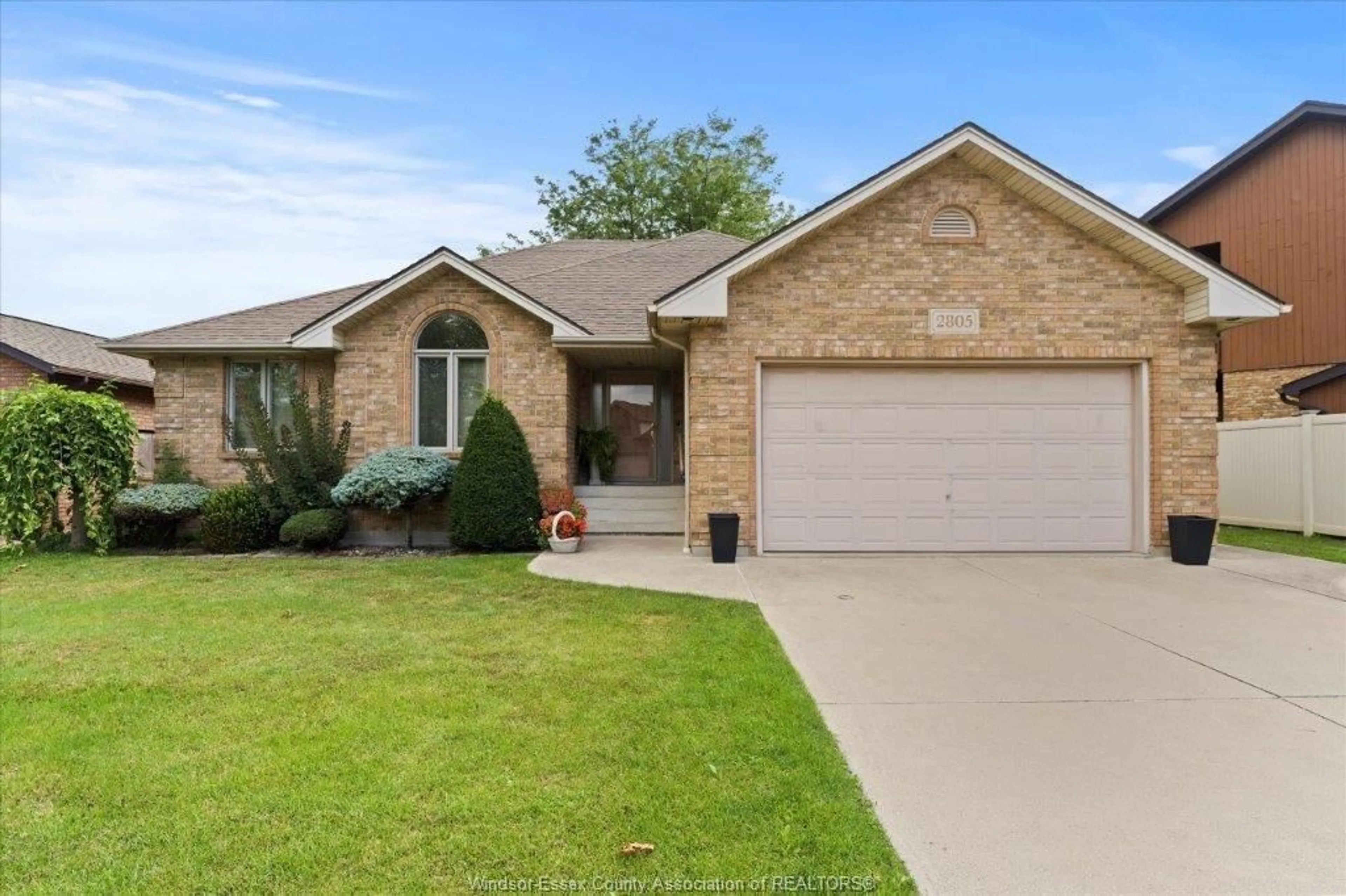 Home with brick exterior material, street for 2805 MANGIN Cres, Windsor Ontario N9E 4K6
