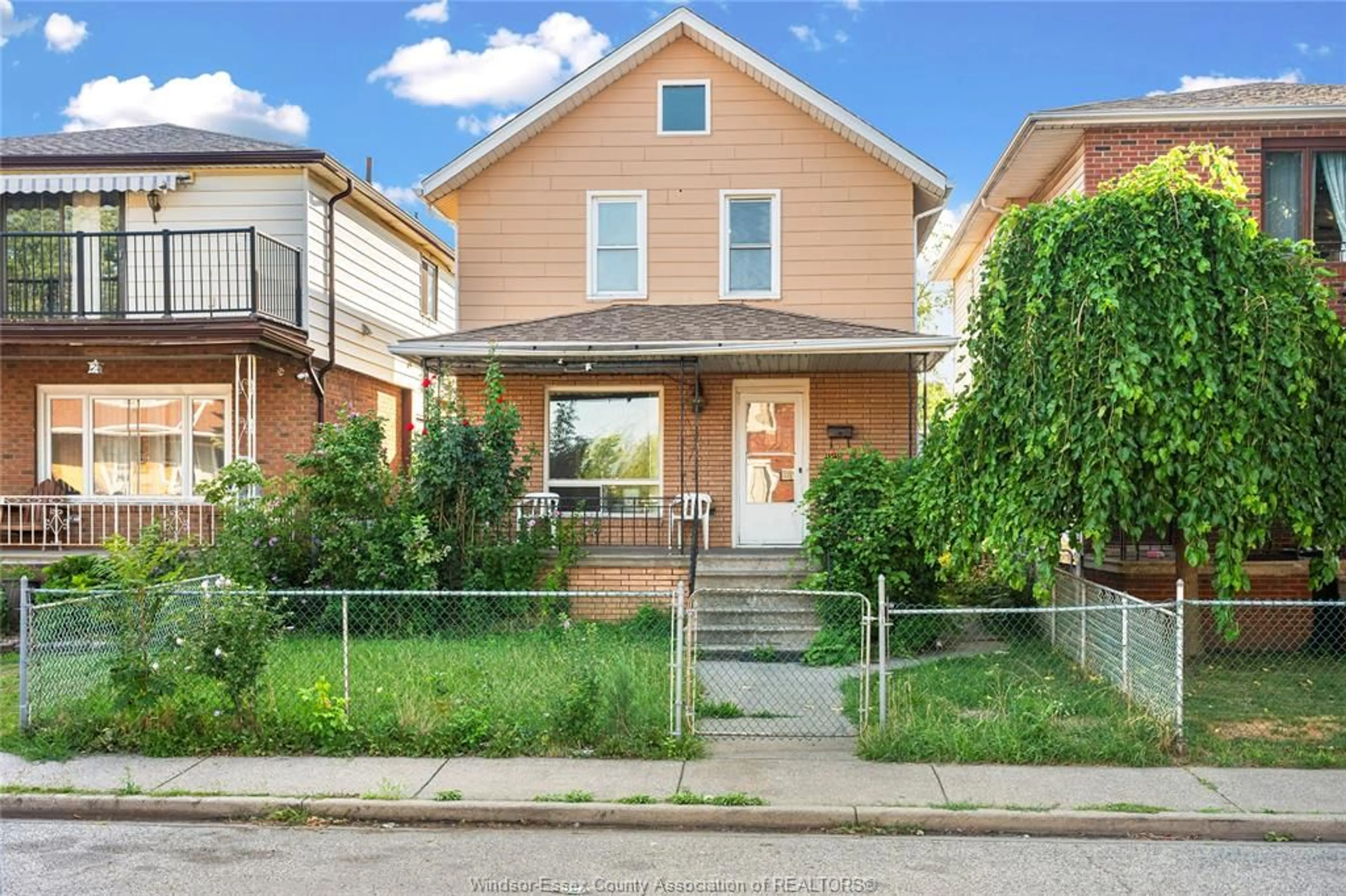 Home with brick exterior material, street for 1111 LILLIAN AVENUE, Windsor Ontario N9A 1V6