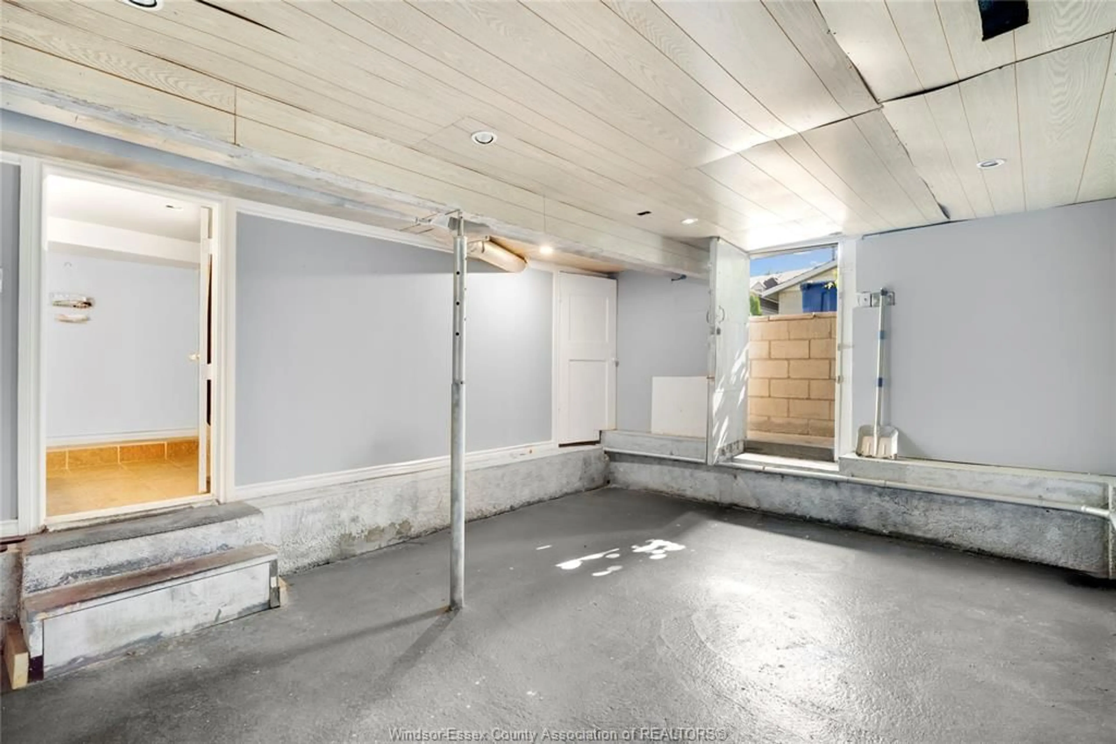 Unknown for 1111 LILLIAN AVENUE, Windsor Ontario N9A 1V6