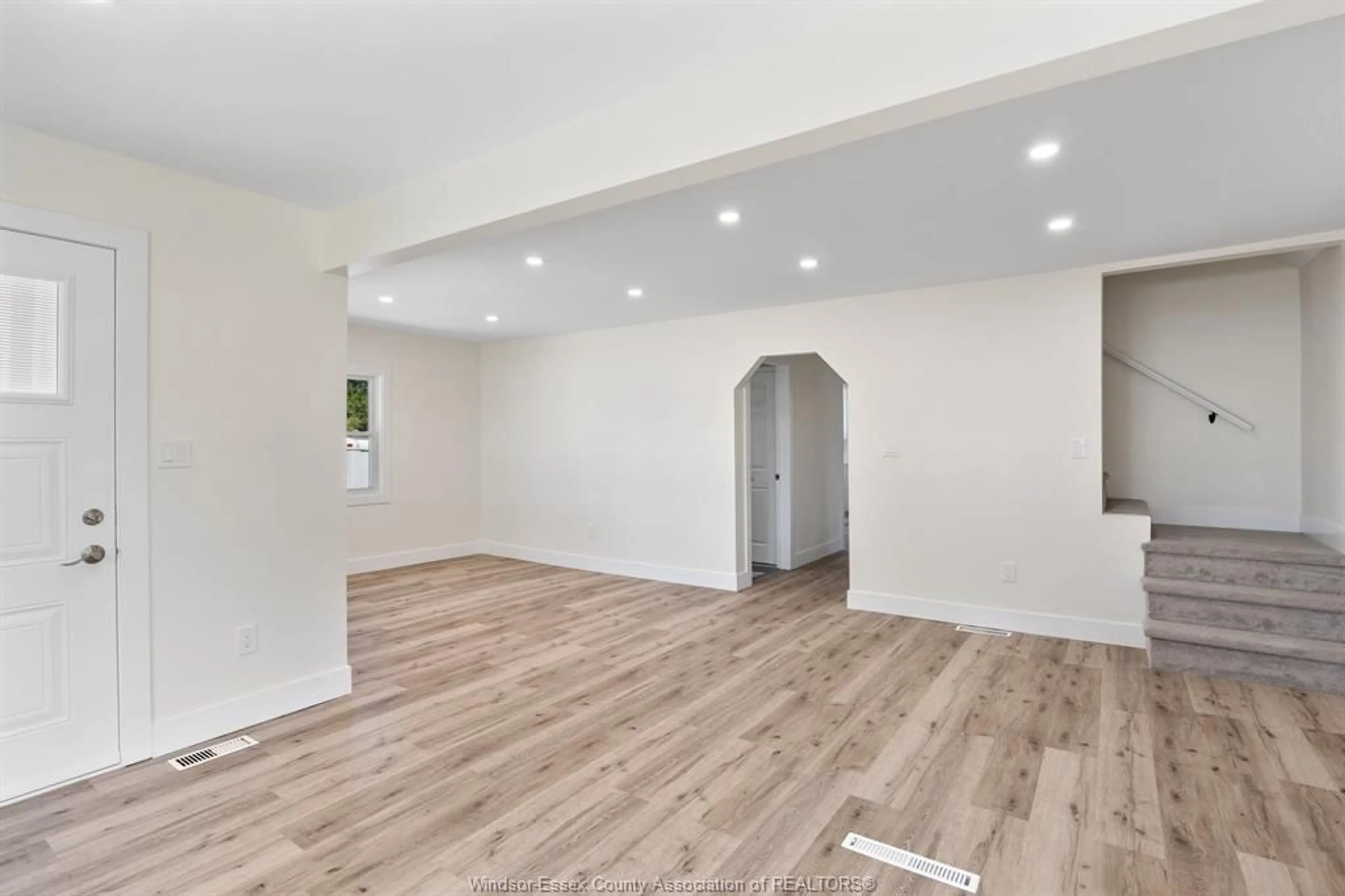 A pic of a room for 2696 PARENT Ave, Windsor Ontario N8X 4K8