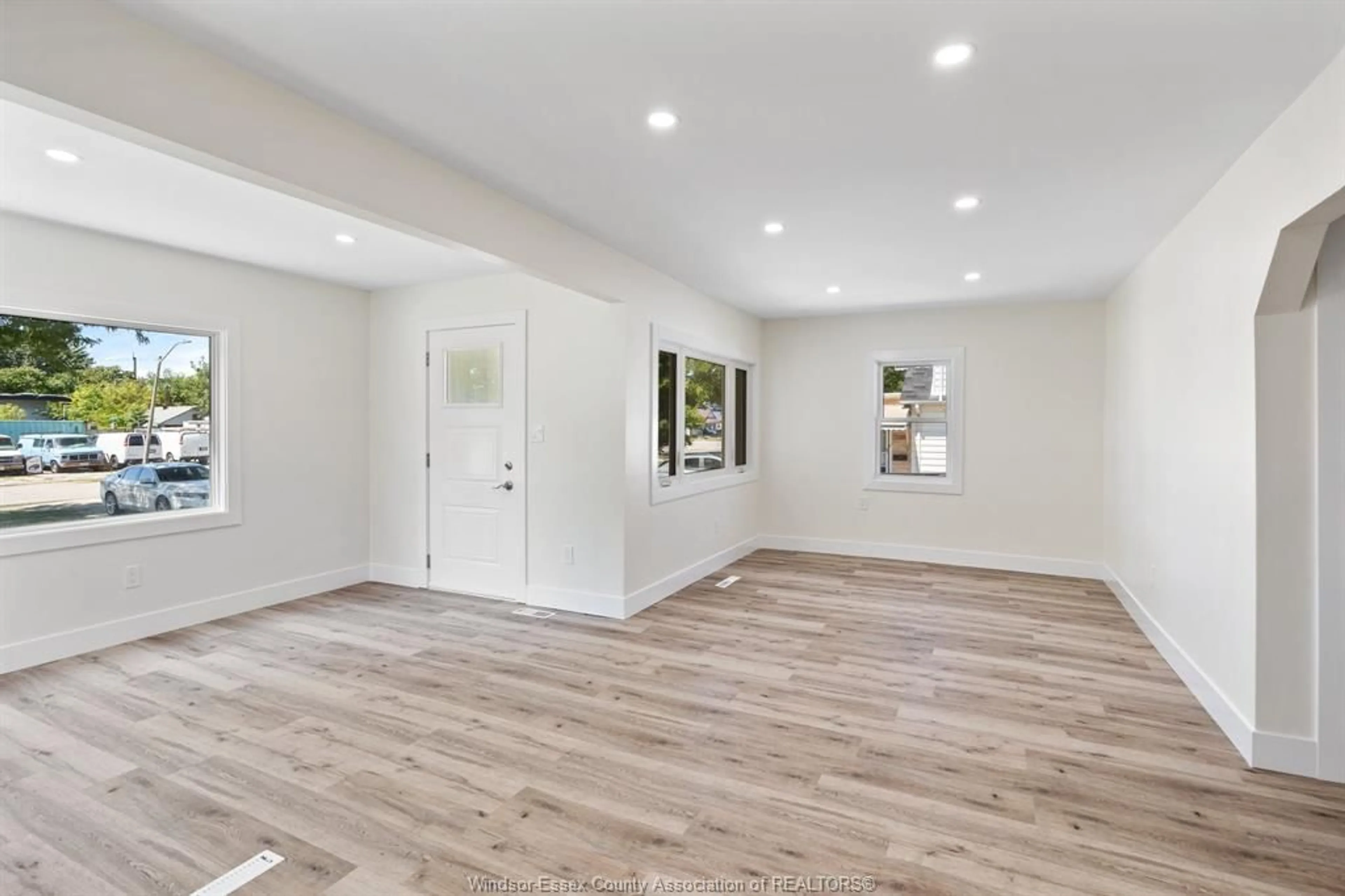 Unknown for 2696 PARENT Ave, Windsor Ontario N8X 4K8