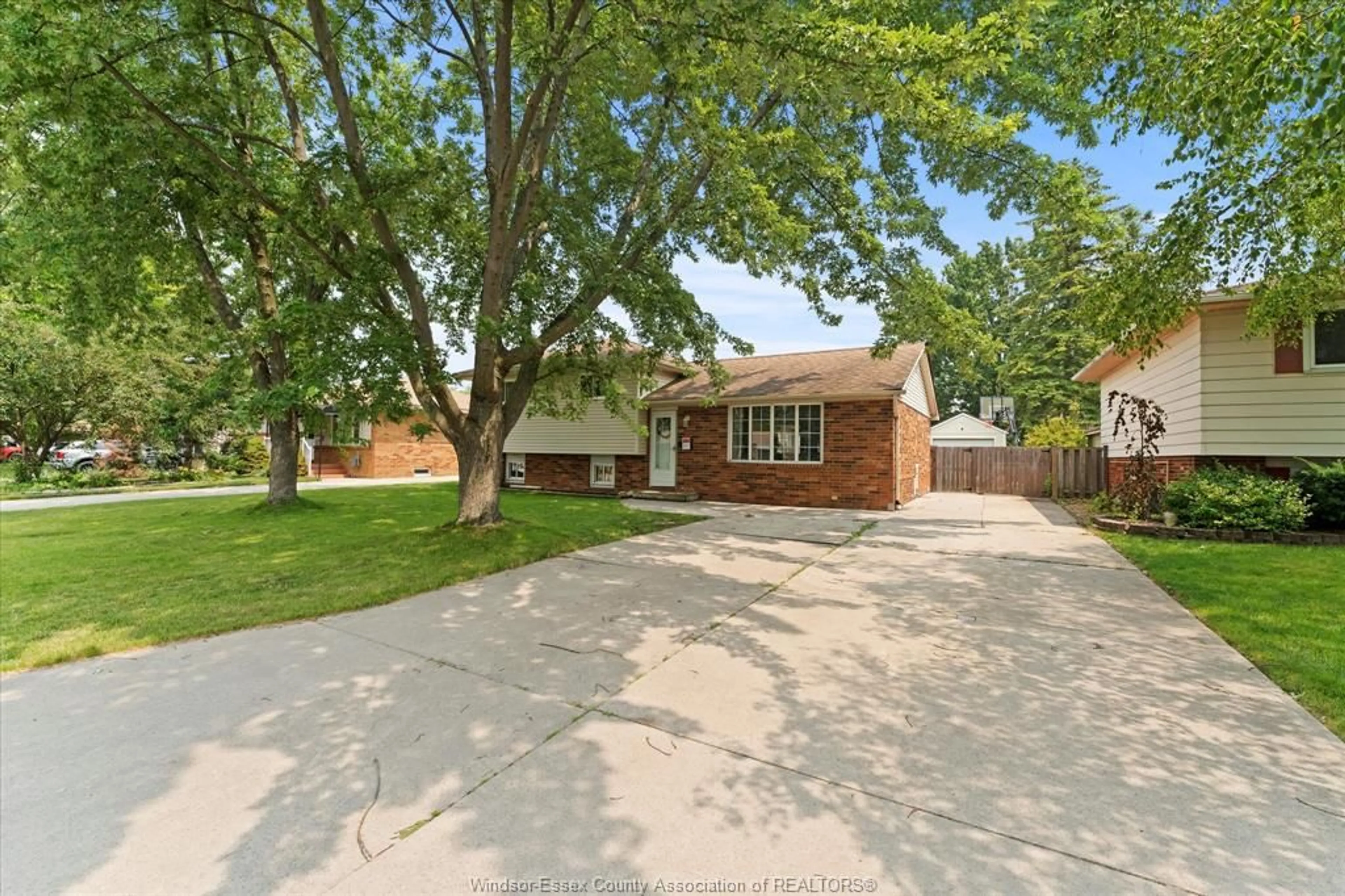 Home with brick exterior material, street for 110 ST. JAMES Crt, Amherstburg Ontario N9V 3H1