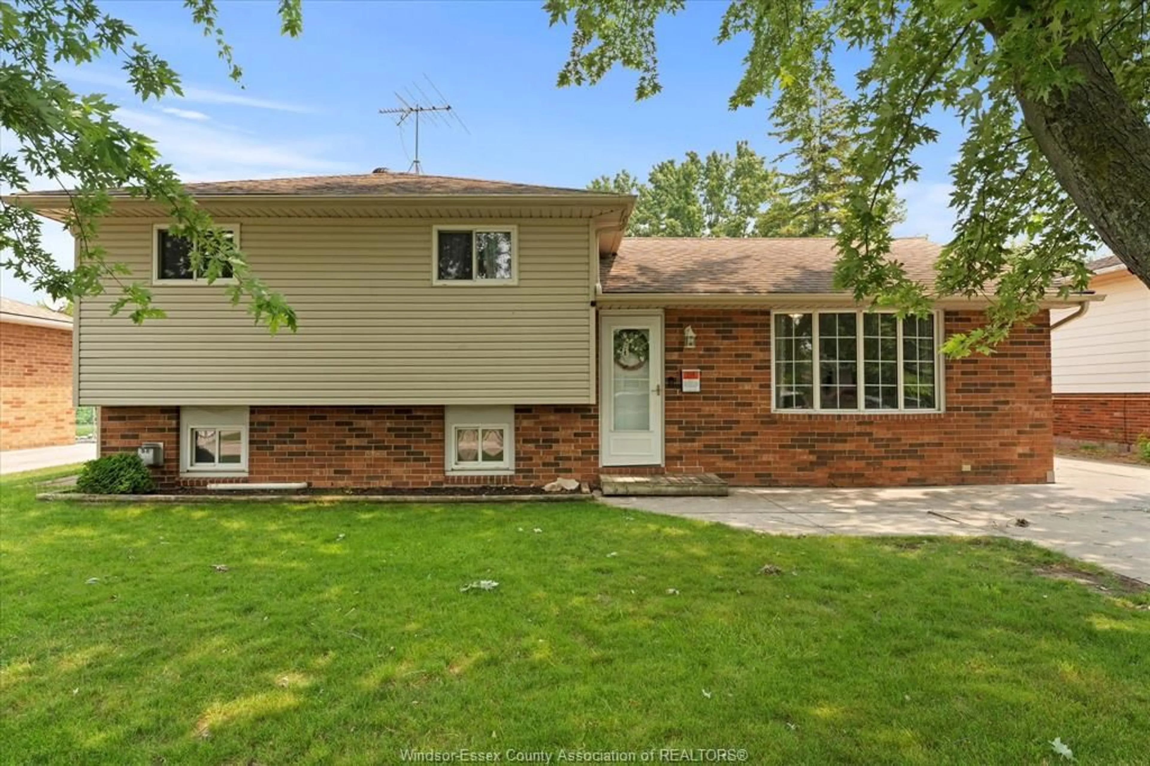 Home with brick exterior material, street for 110 ST. JAMES Crt, Amherstburg Ontario N9V 3H1