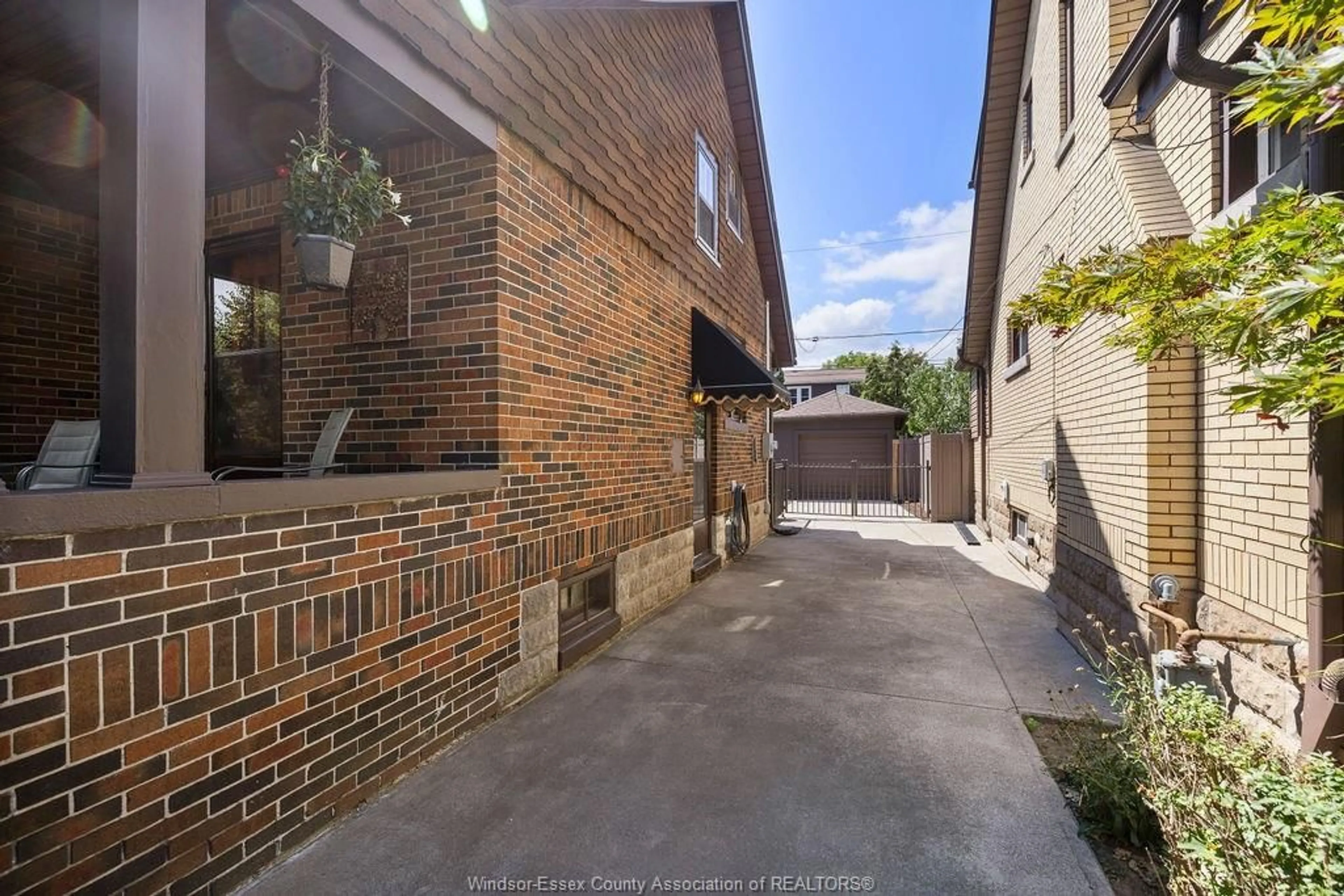 A pic from outside/outdoor area/front of a property/back of a property/a pic from drone, street for 2333 CHILVER, Windsor Ontario N8W 2V6