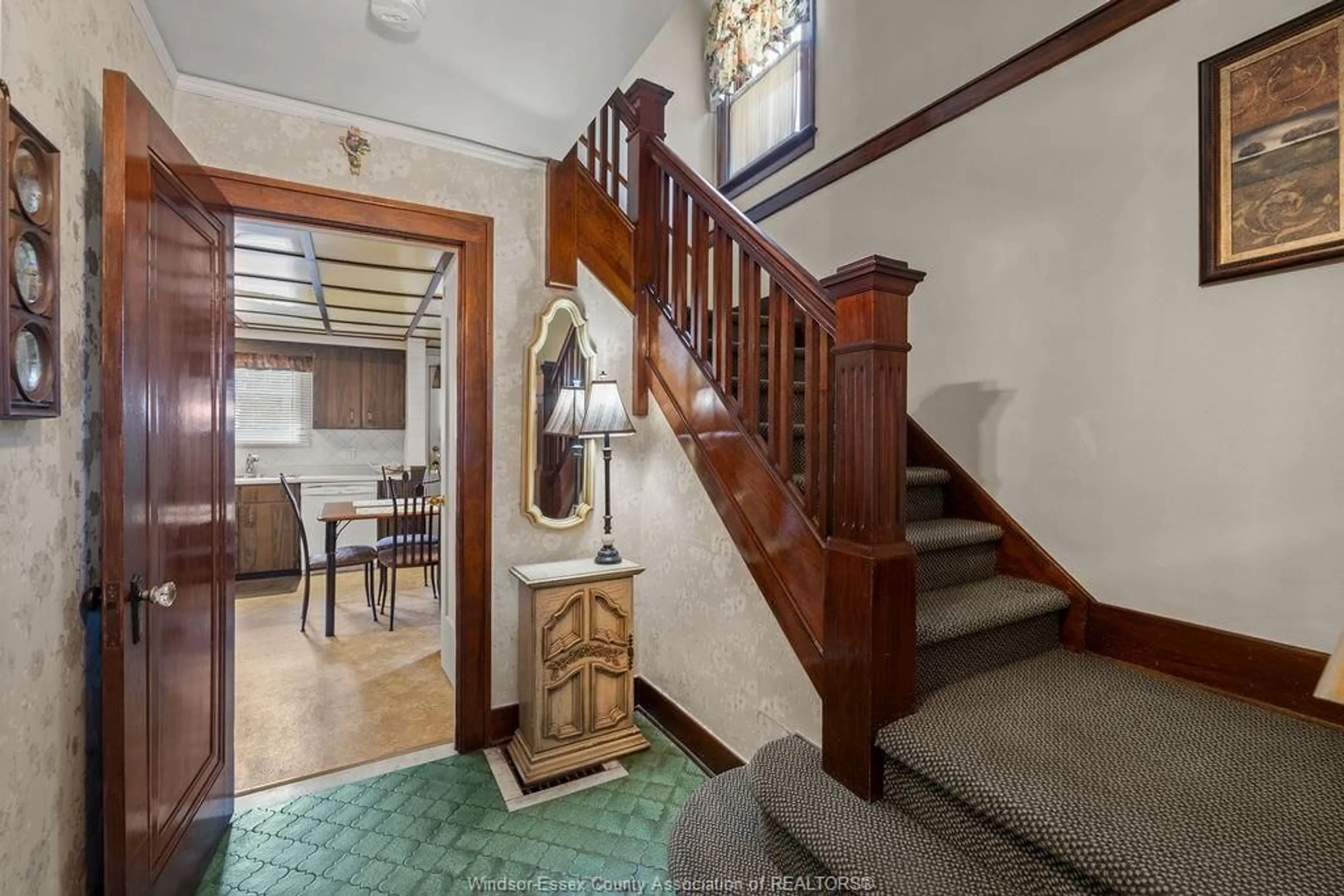 Indoor foyer for 2333 CHILVER, Windsor Ontario N8W 2V6