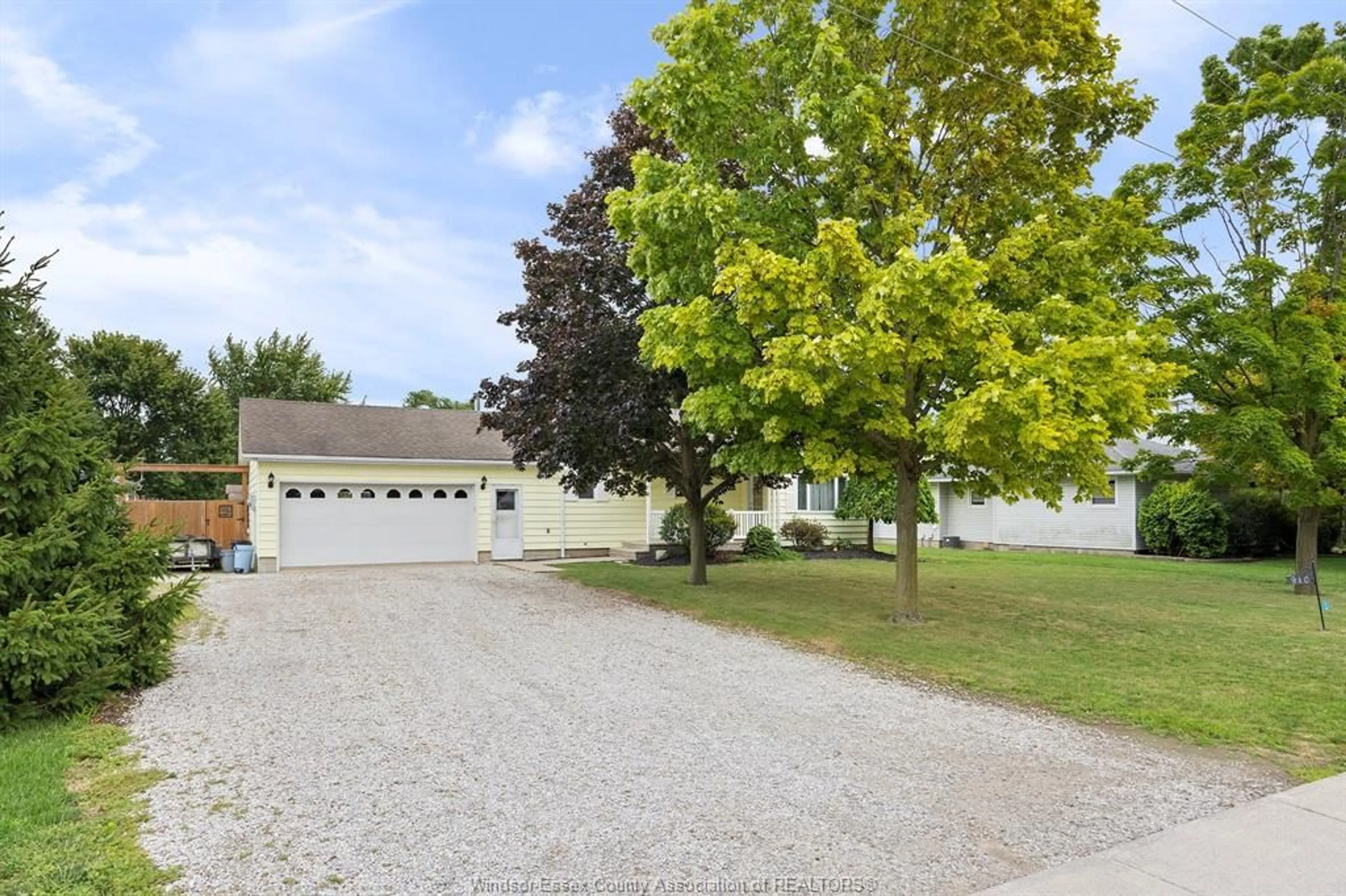 A pic from outside/outdoor area/front of a property/back of a property/a pic from drone, street for 940 HALE St, Stoney Point Ontario N0R 1N0