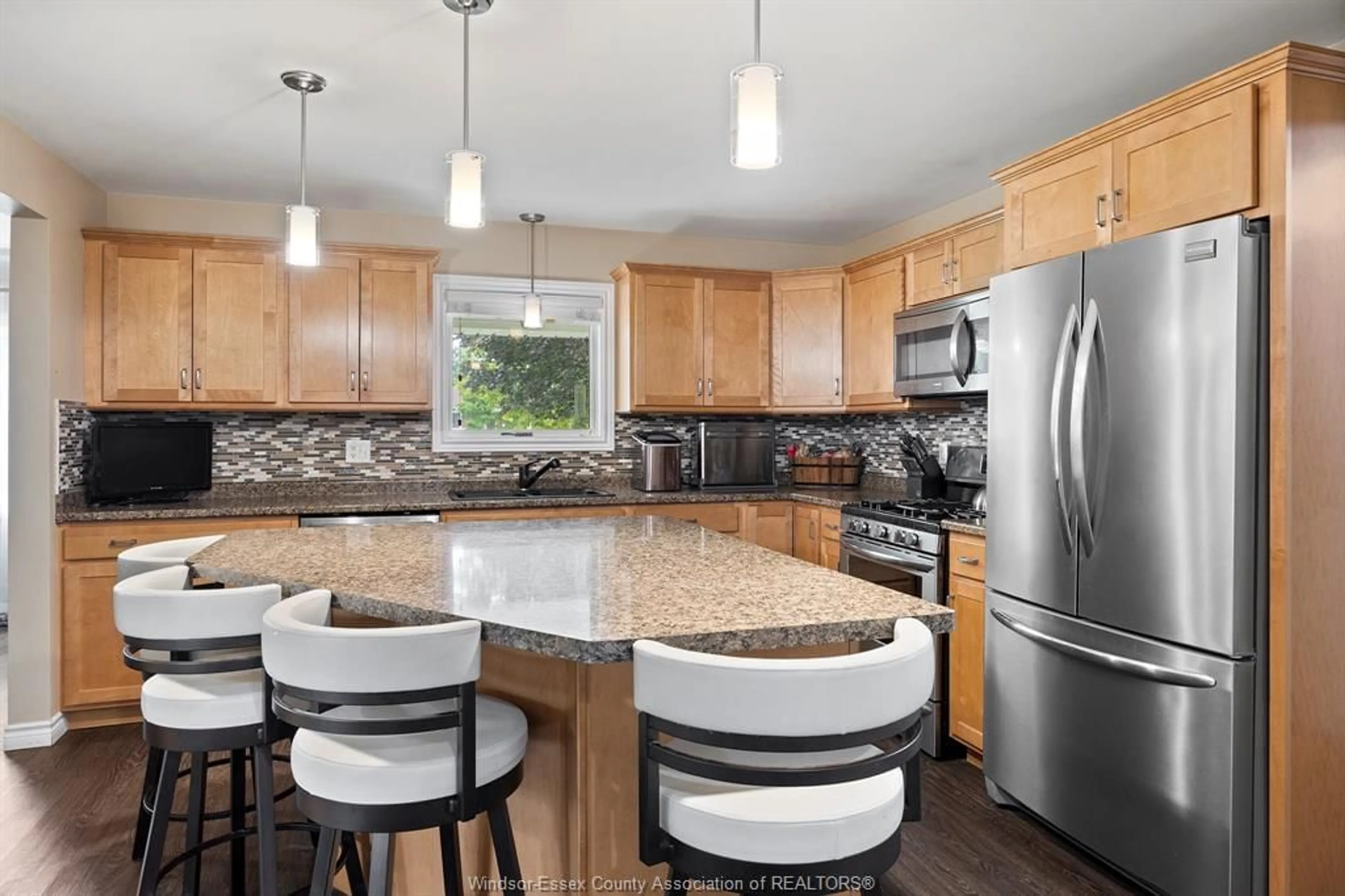 Open concept kitchen, unknown for 940 HALE St, Stoney Point Ontario N0R 1N0