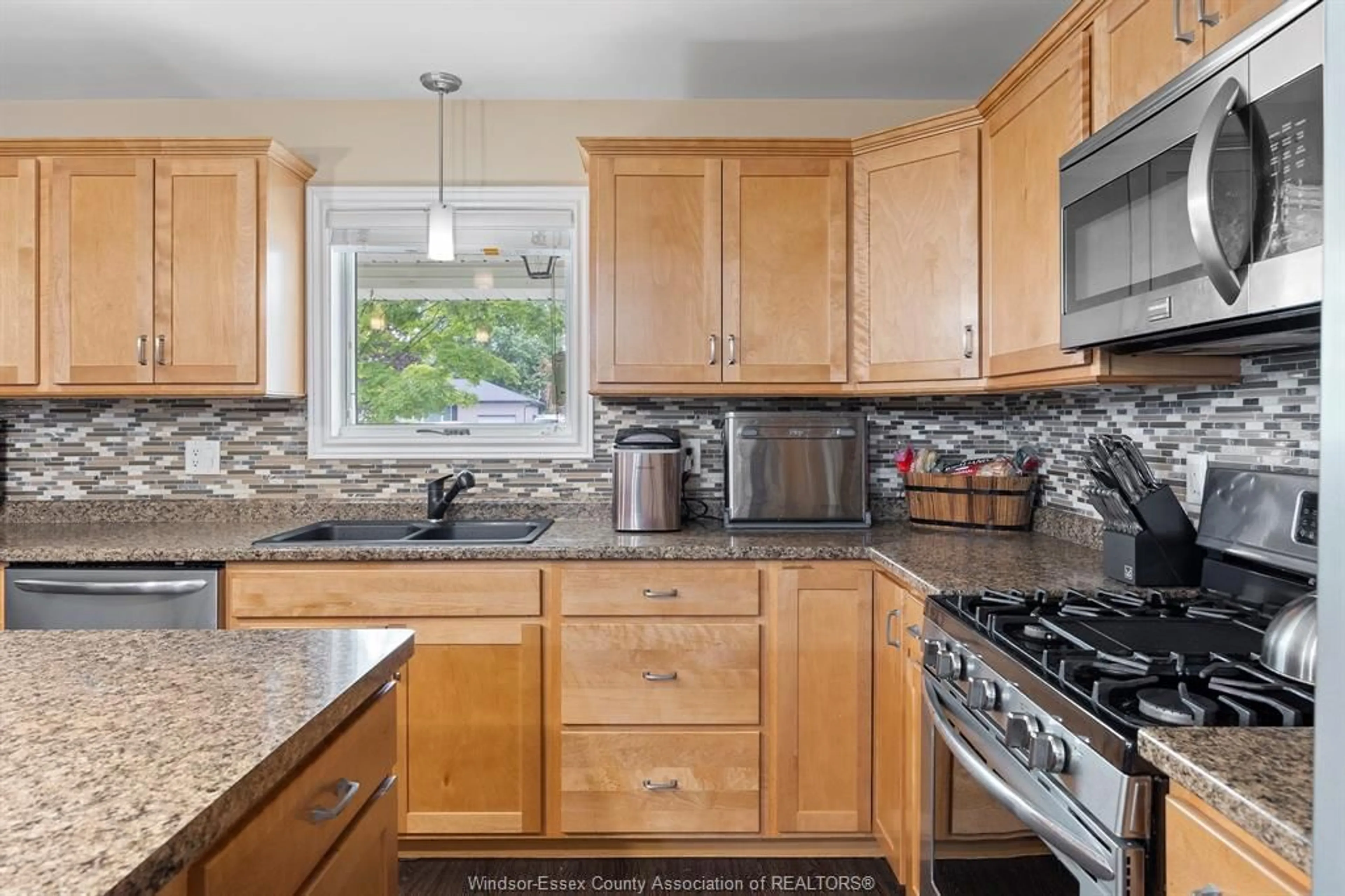 Unknown for 940 HALE St, Stoney Point Ontario N0R 1N0